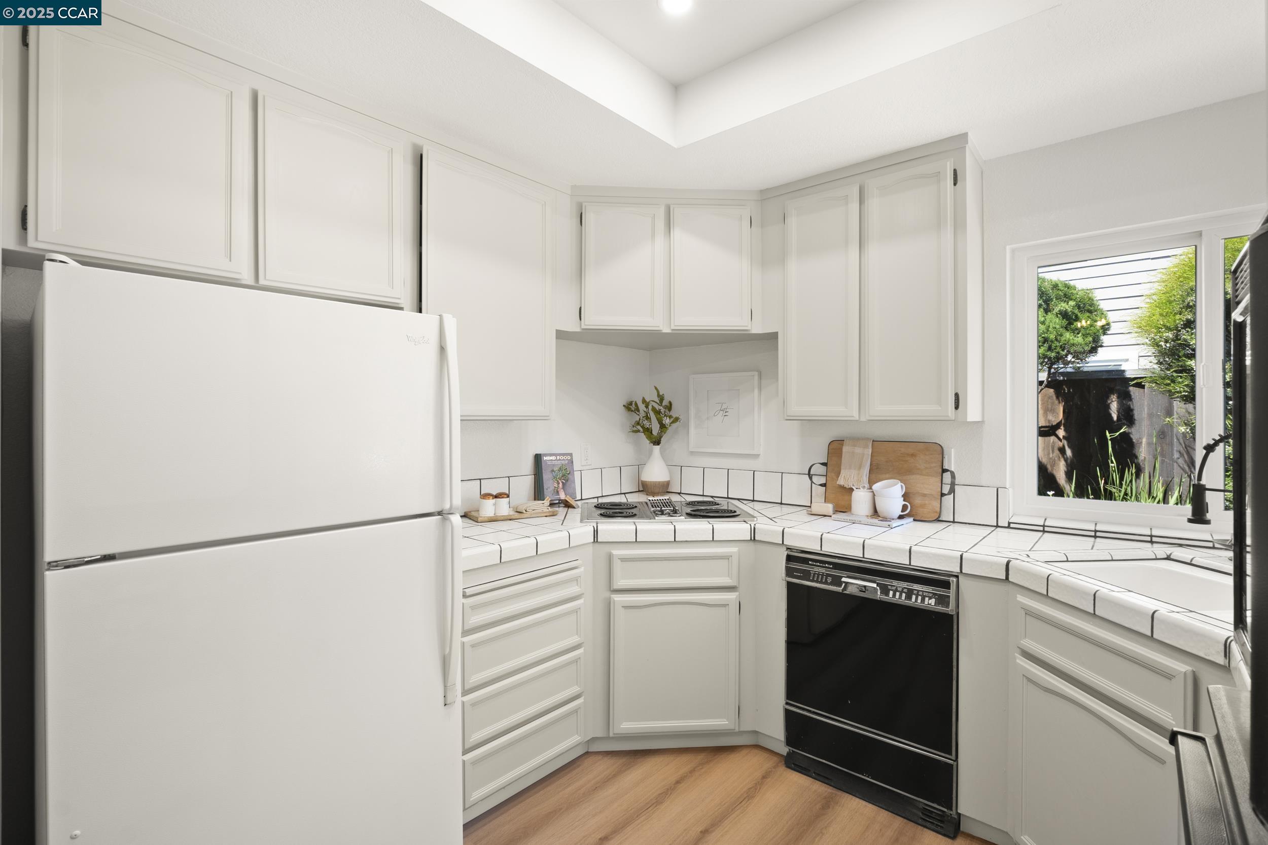 Detail Gallery Image 10 of 40 For 39 Crane Ct, Alameda,  CA 94502 - 3 Beds | 2 Baths