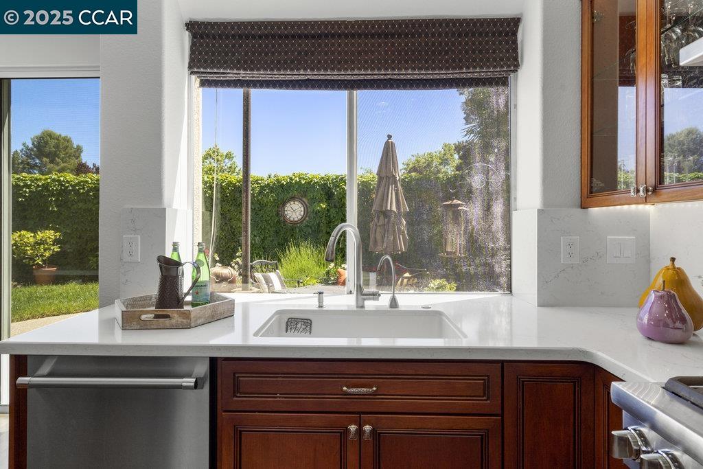 Detail Gallery Image 12 of 35 For 1086 Vista Pointe Cir, San Ramon,  CA 94582 - 4 Beds | 3 Baths