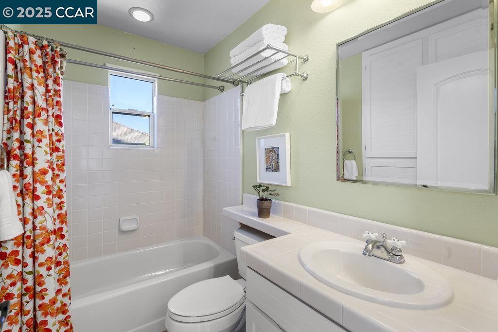 Detail Gallery Image 23 of 35 For 1086 Vista Pointe Cir, San Ramon,  CA 94582 - 4 Beds | 3 Baths