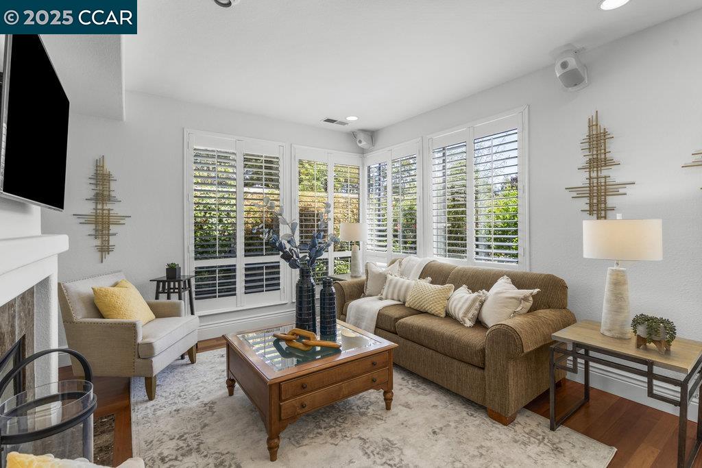 Detail Gallery Image 9 of 35 For 1086 Vista Pointe Cir, San Ramon,  CA 94582 - 4 Beds | 3 Baths