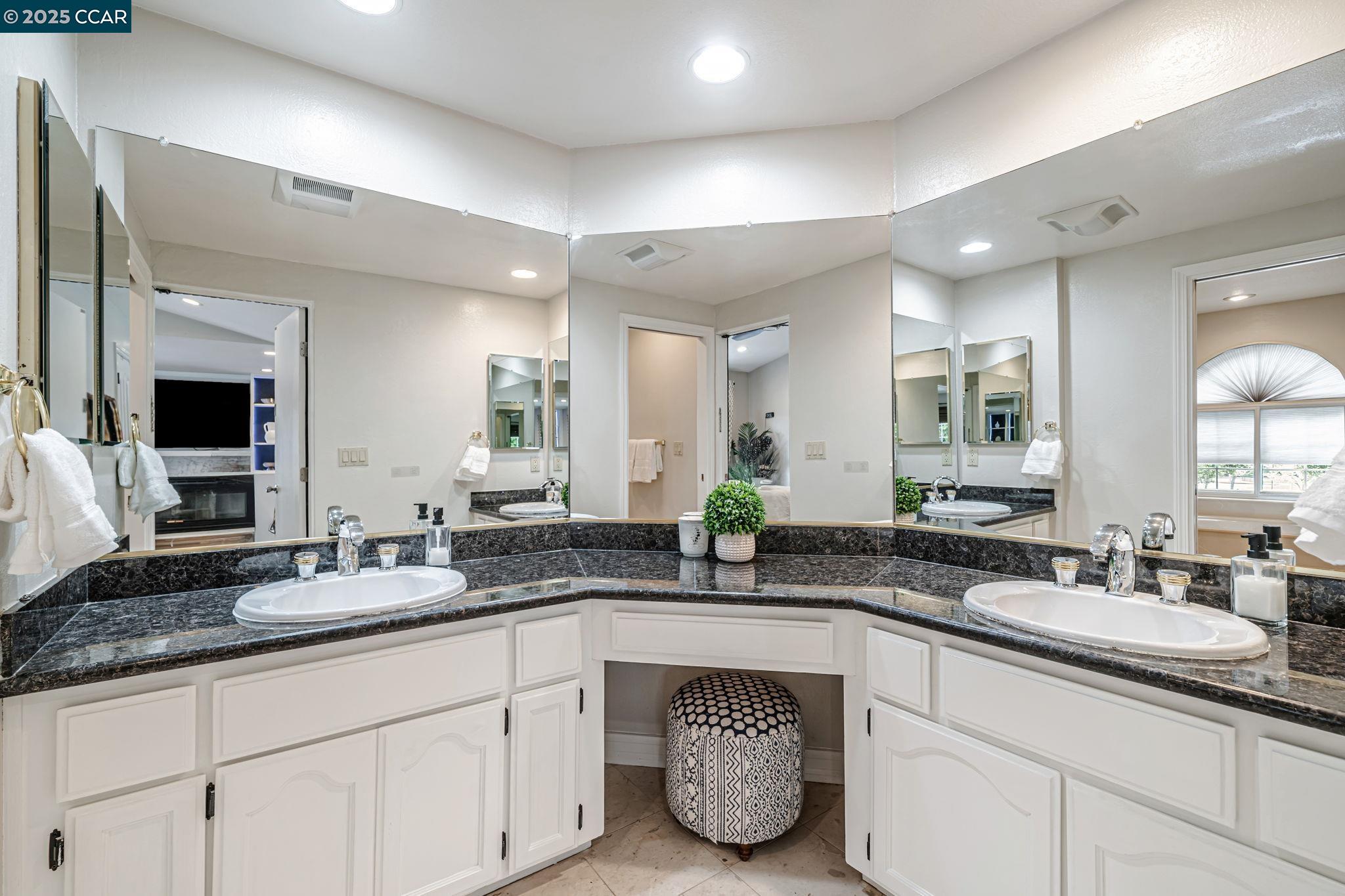 Detail Gallery Image 26 of 47 For 231 Firethorn Ct, San Ramon,  CA 94582 - 4 Beds | 3 Baths