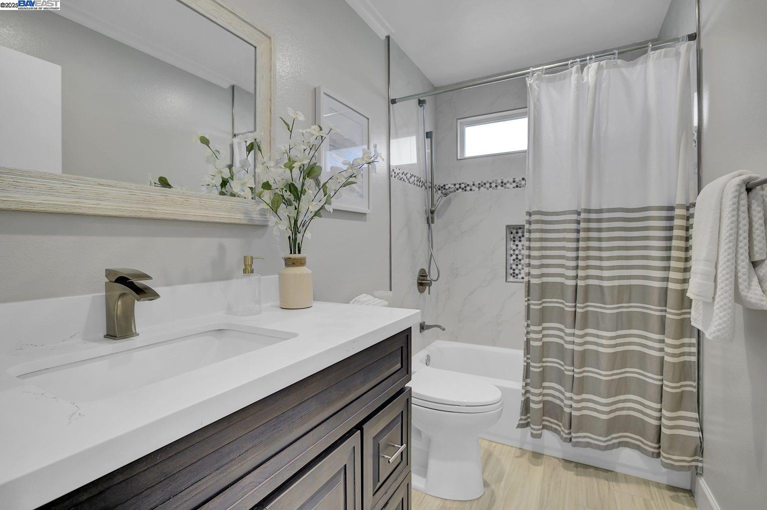 Detail Gallery Image 15 of 29 For 33019 Brockway St, Union City,  CA 94587 - 4 Beds | 2/1 Baths