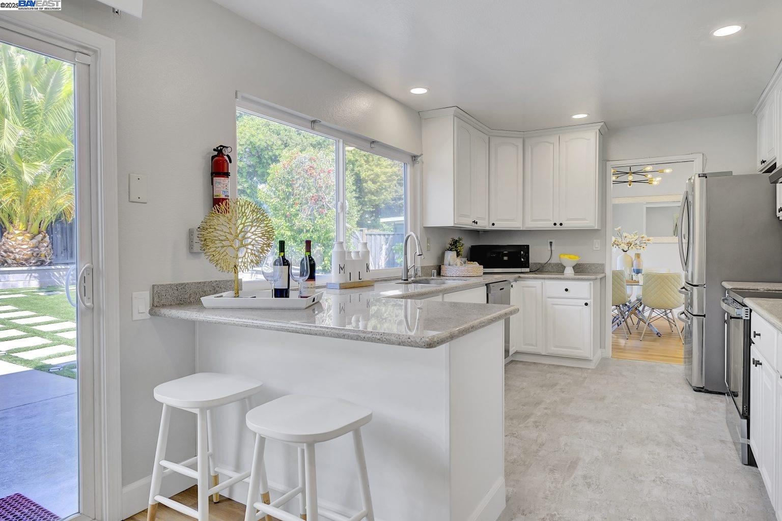 Detail Gallery Image 8 of 29 For 33019 Brockway St, Union City,  CA 94587 - 4 Beds | 2/1 Baths