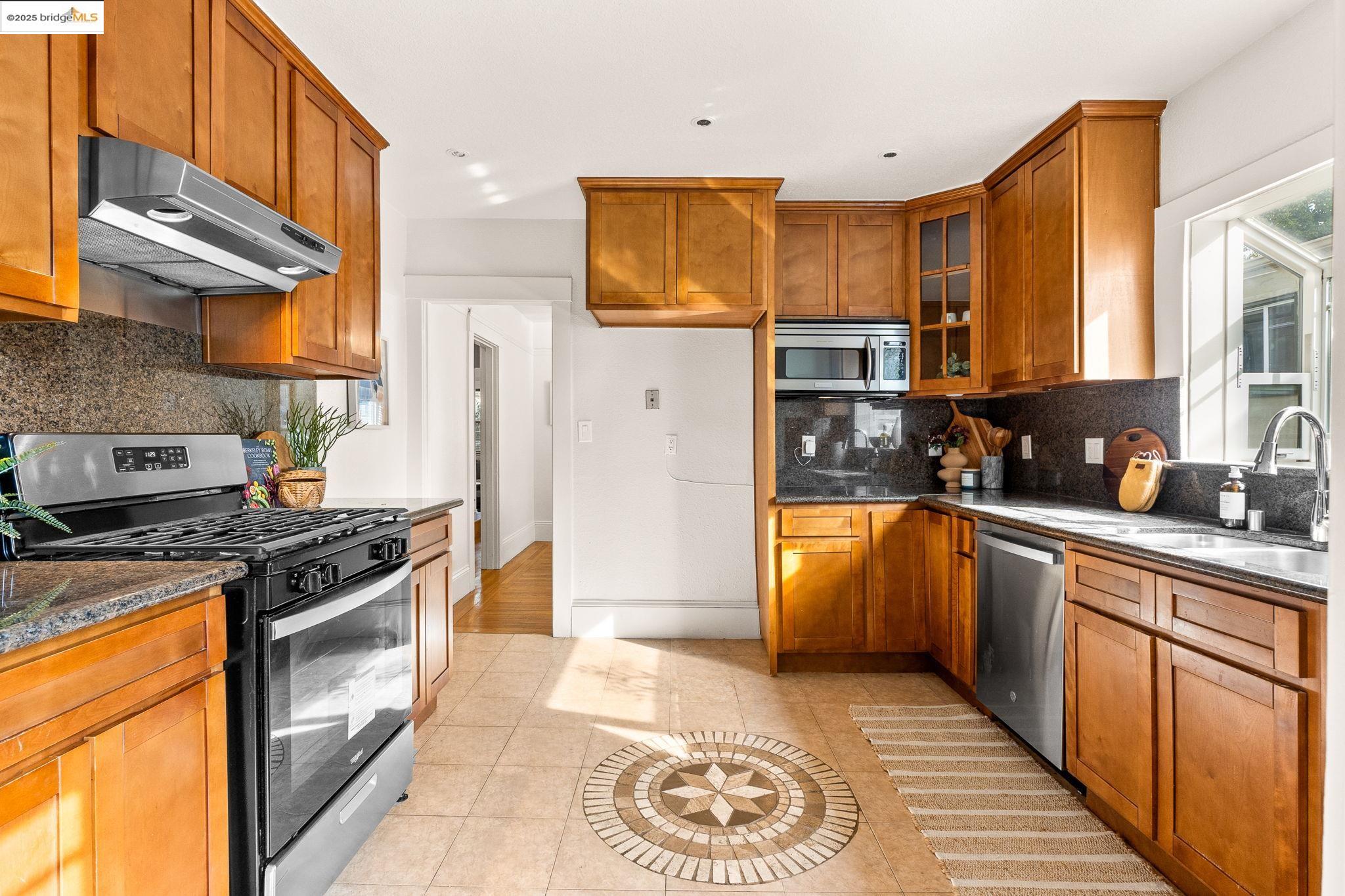 Detail Gallery Image 20 of 48 For 6021 Monadnock Way, Oakland,  CA 94605 - 3 Beds | 2 Baths