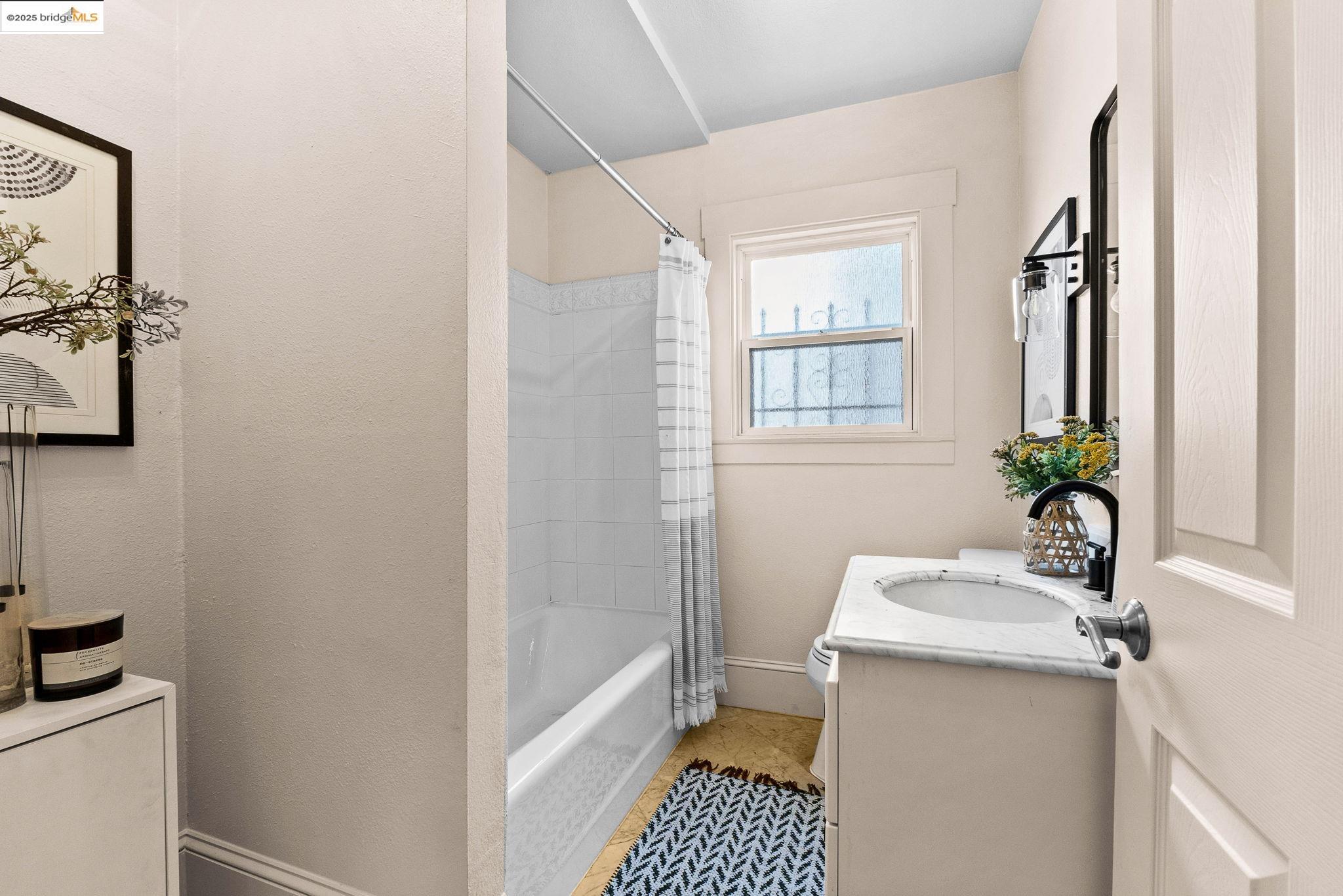 Detail Gallery Image 26 of 48 For 6021 Monadnock Way, Oakland,  CA 94605 - 3 Beds | 2 Baths