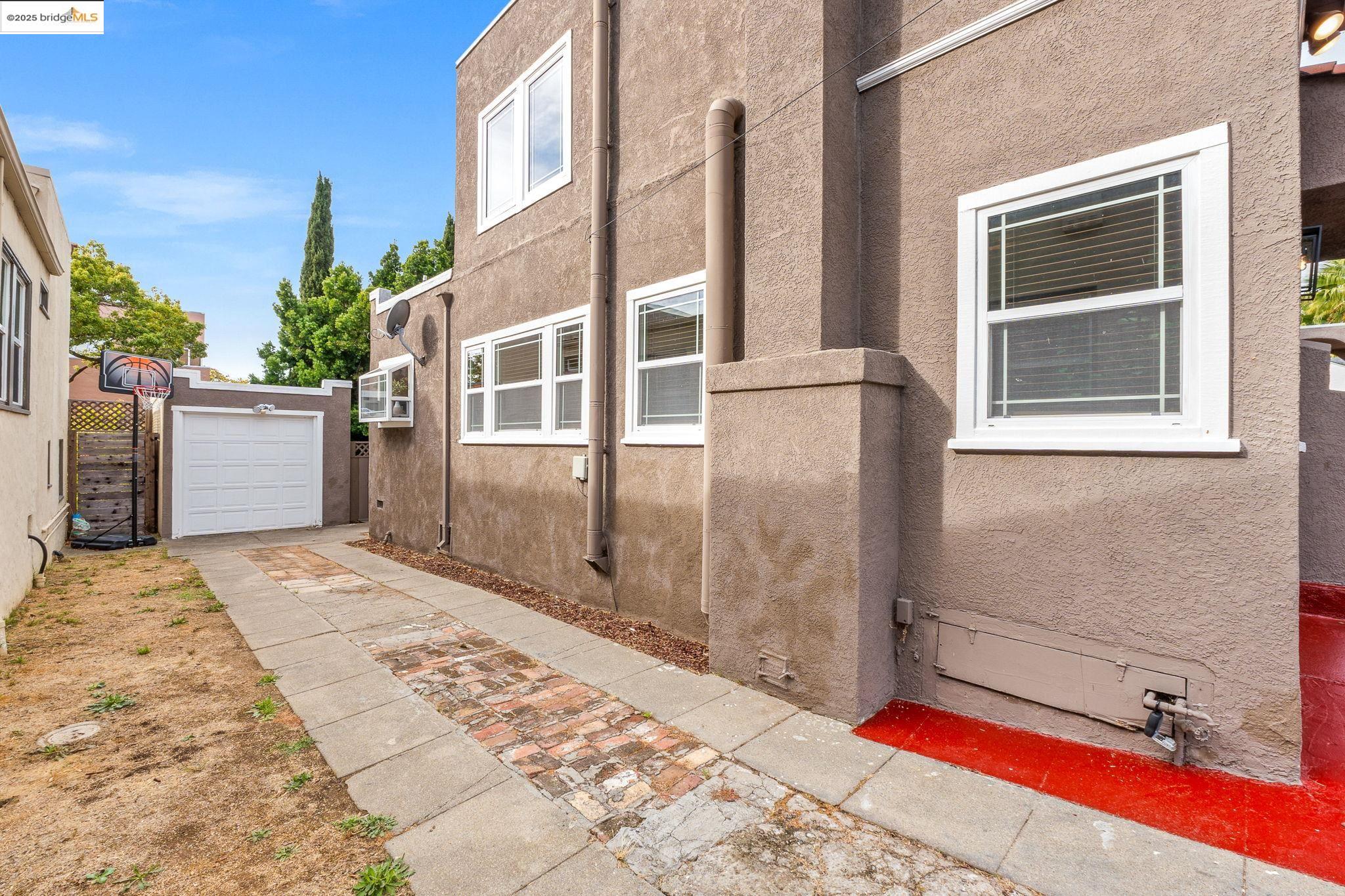 Detail Gallery Image 42 of 48 For 6021 Monadnock Way, Oakland,  CA 94605 - 3 Beds | 2 Baths