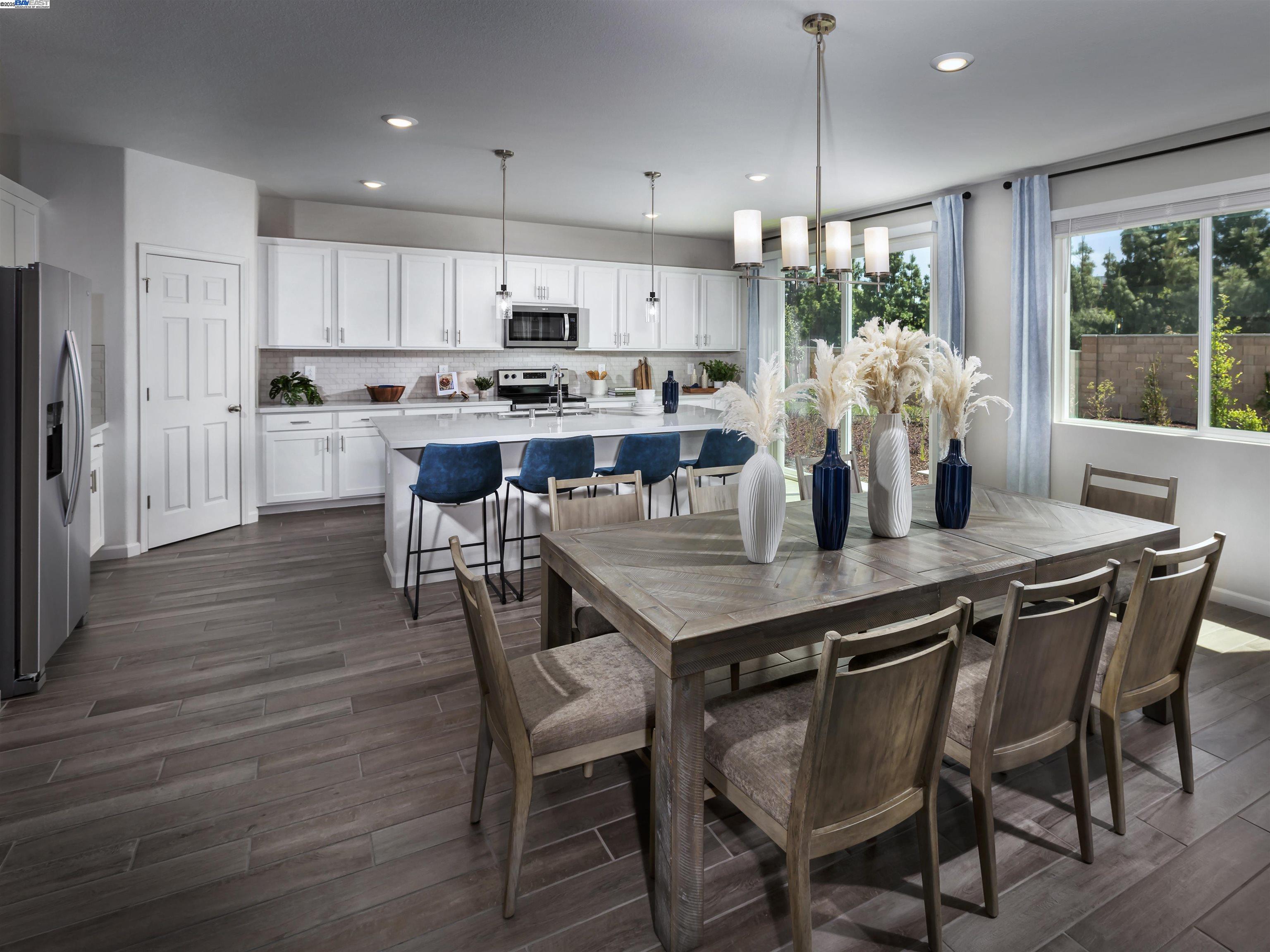 Detail Gallery Image 6 of 13 For 667 Channel Cir, Oakley,  CA 94561 - 4 Beds | 3 Baths