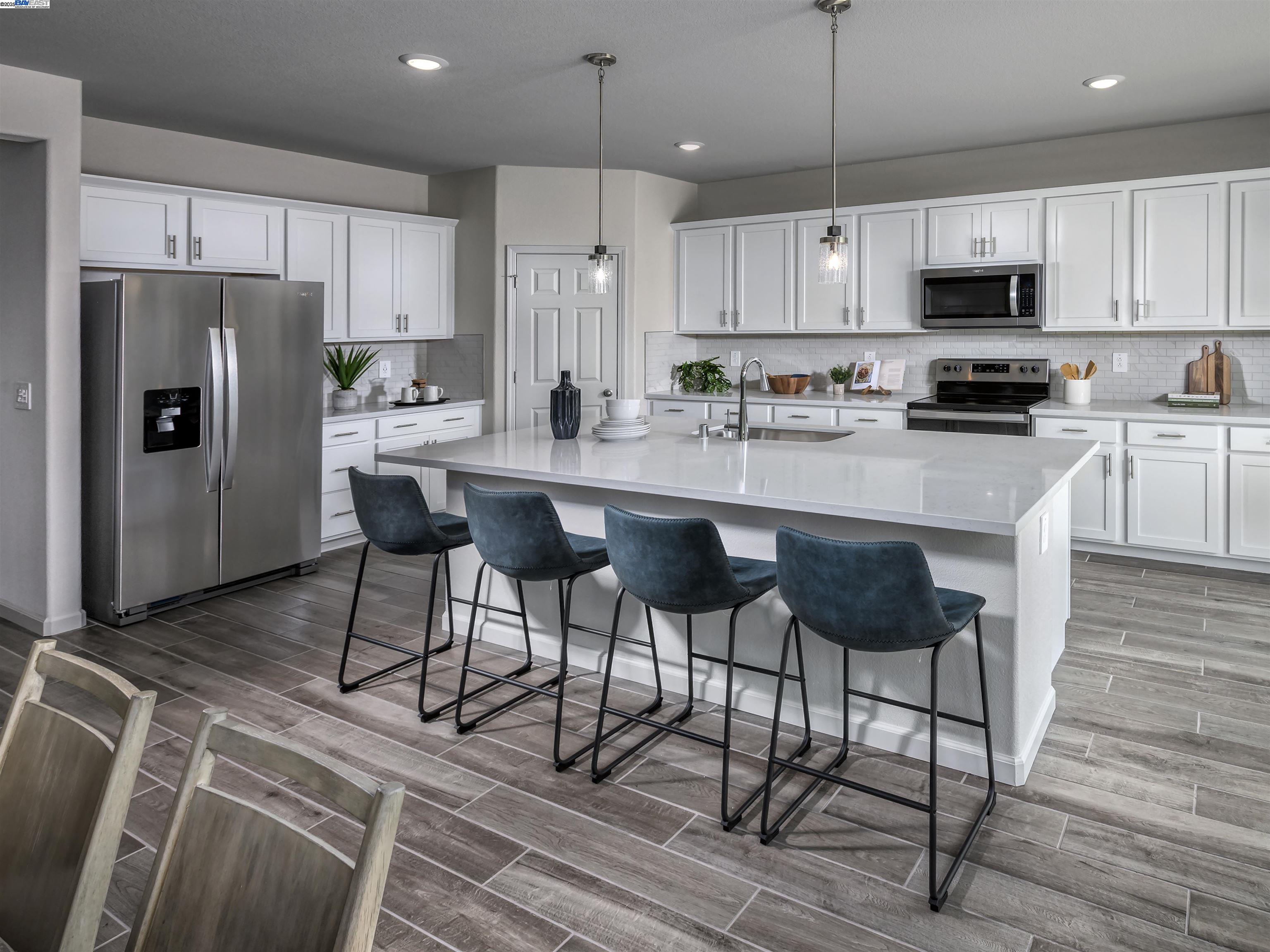 Detail Gallery Image 7 of 13 For 667 Channel Cir, Oakley,  CA 94561 - 4 Beds | 3 Baths