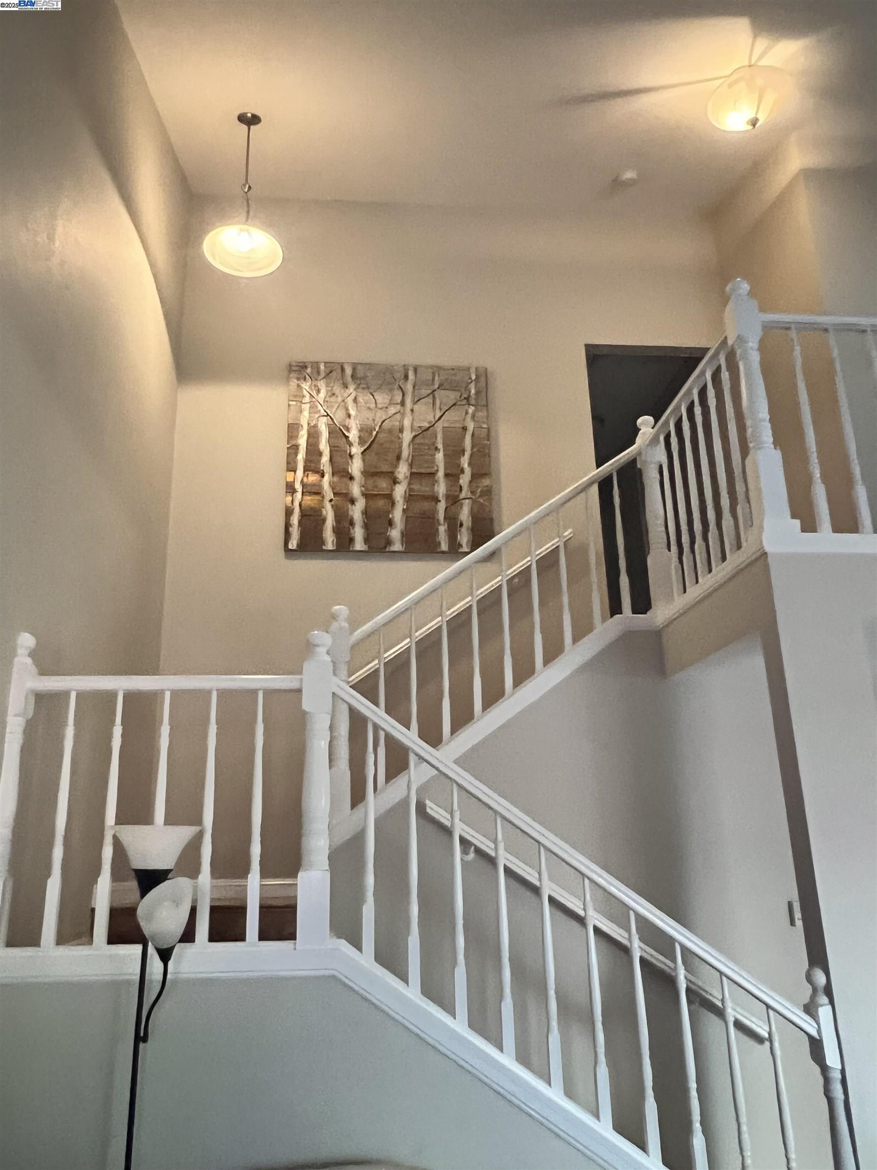 Detail Gallery Image 11 of 16 For 2418 Twinflower Court, Martinez,  CA 94553 - 3 Beds | 2/1 Baths