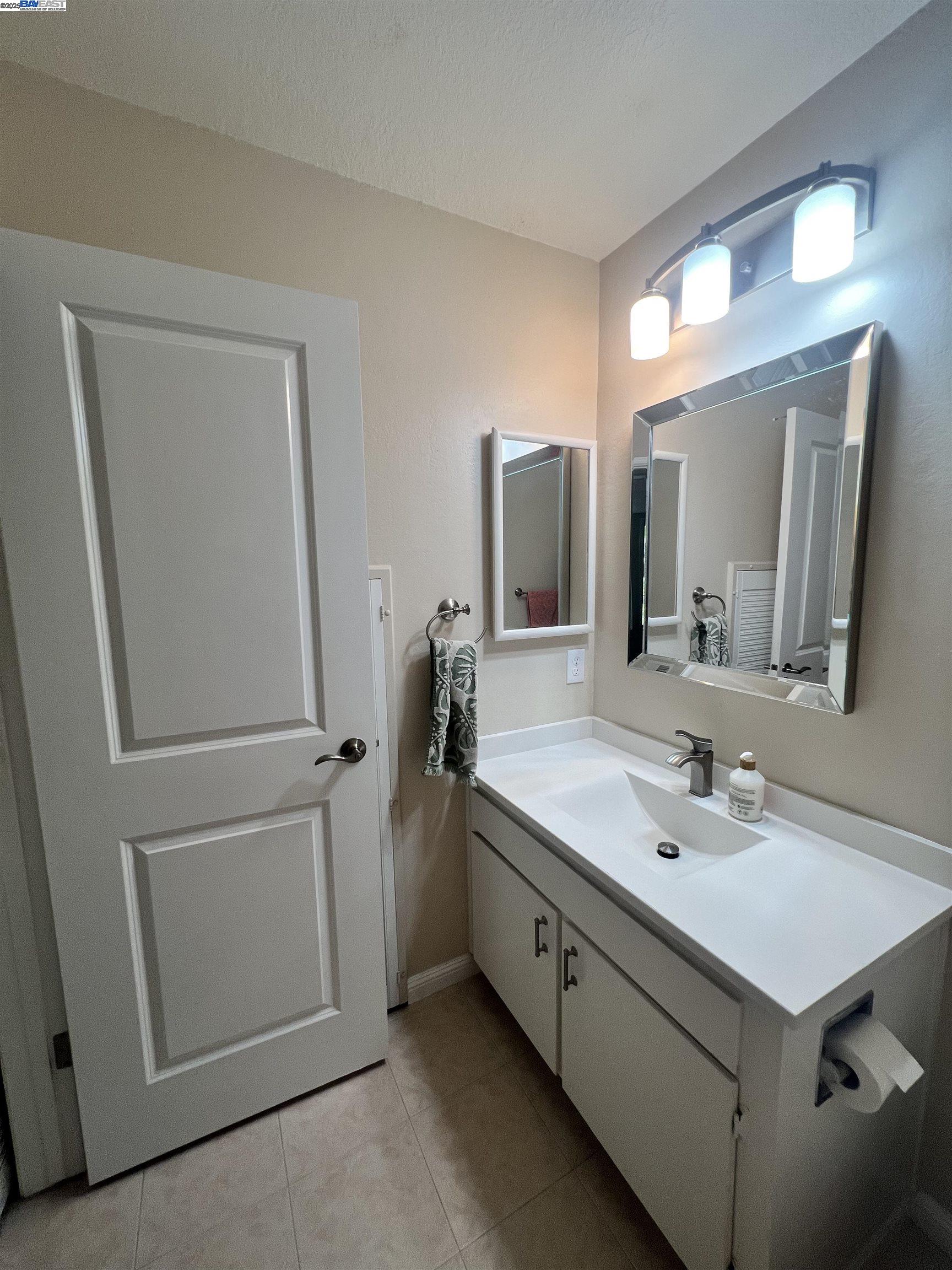Detail Gallery Image 13 of 16 For 2418 Twinflower Court, Martinez,  CA 94553 - 3 Beds | 2/1 Baths