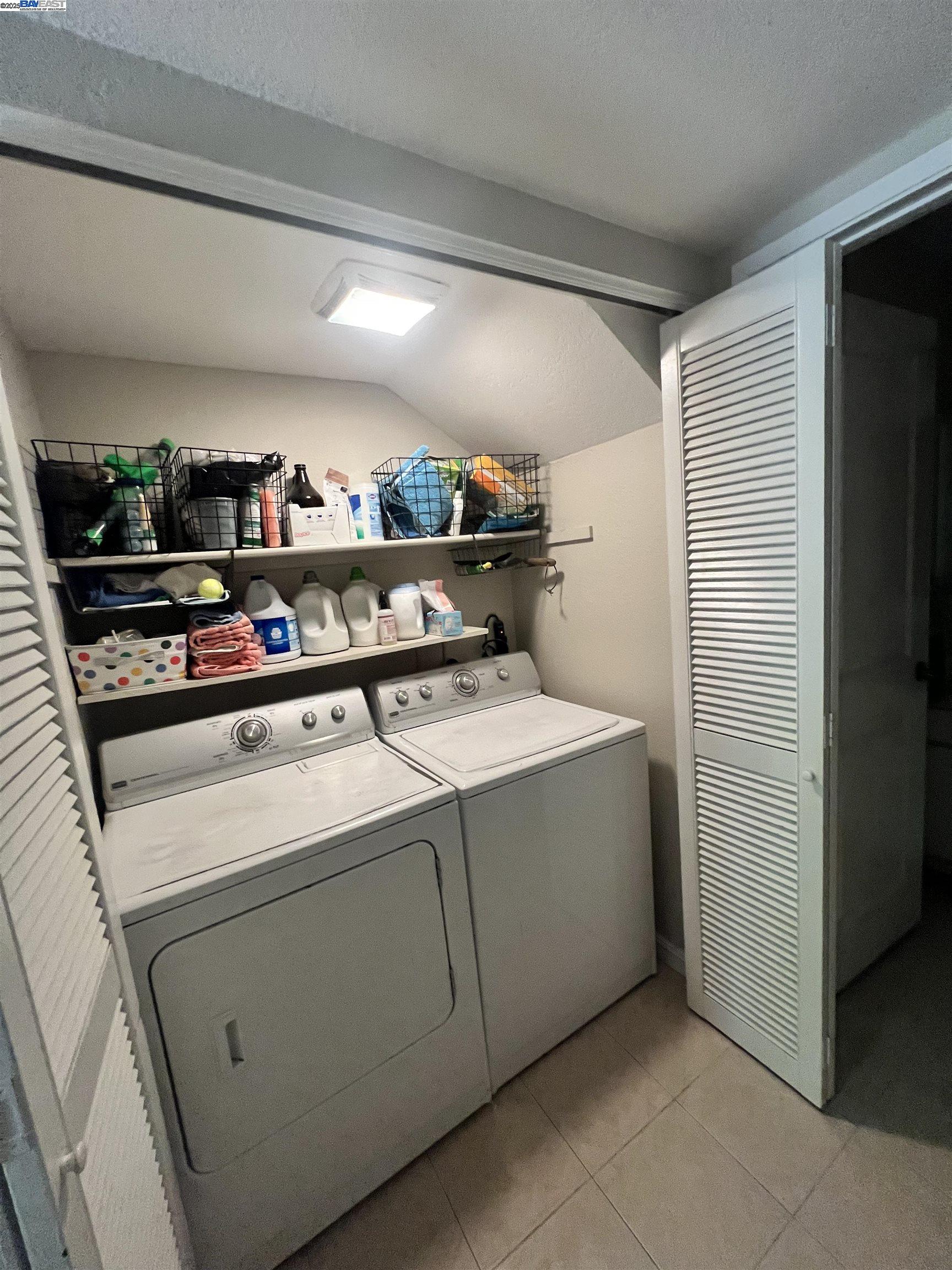 Detail Gallery Image 14 of 16 For 2418 Twinflower Court, Martinez,  CA 94553 - 3 Beds | 2/1 Baths