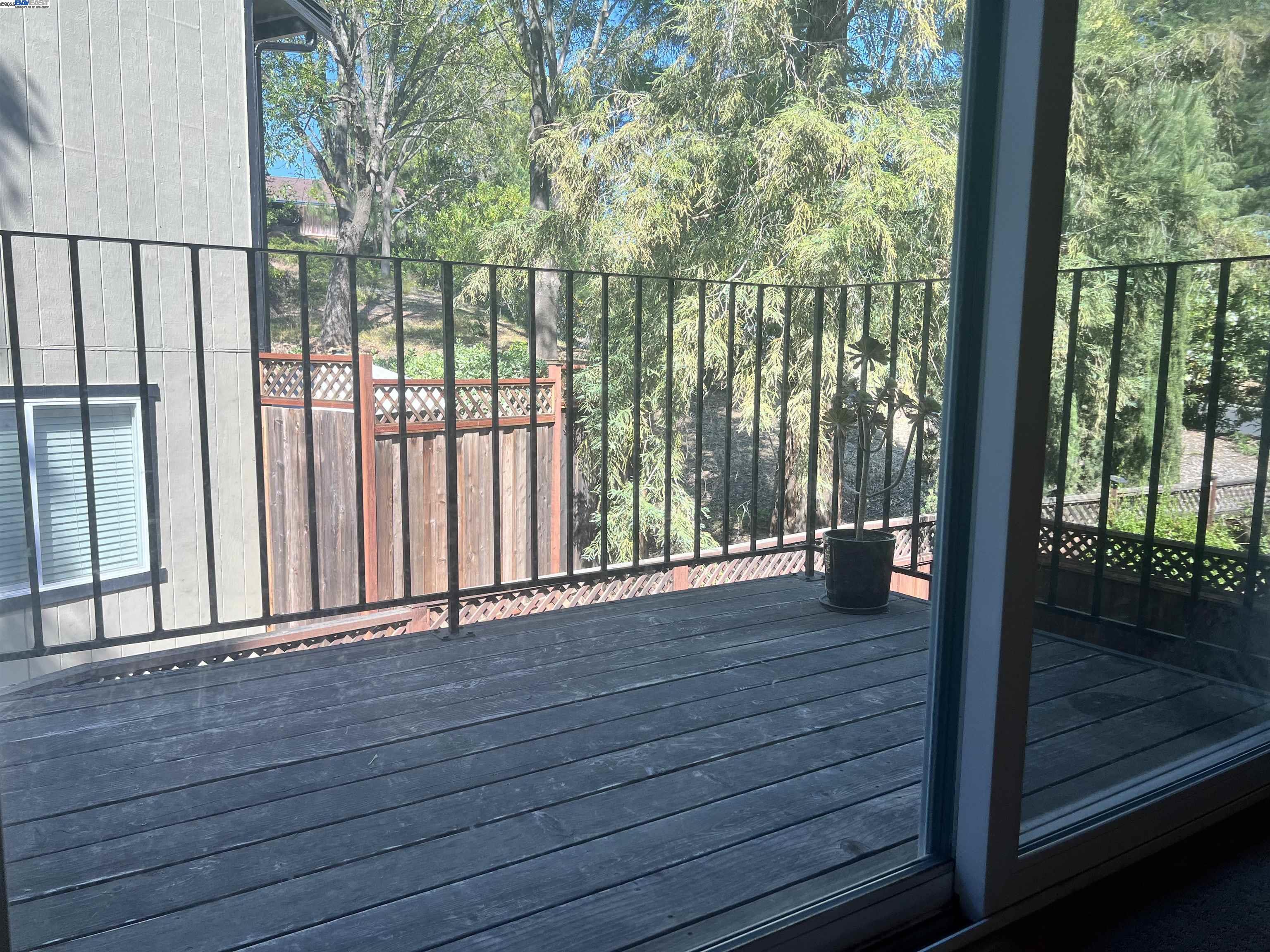Detail Gallery Image 4 of 16 For 2418 Twinflower Court, Martinez,  CA 94553 - 3 Beds | 2/1 Baths