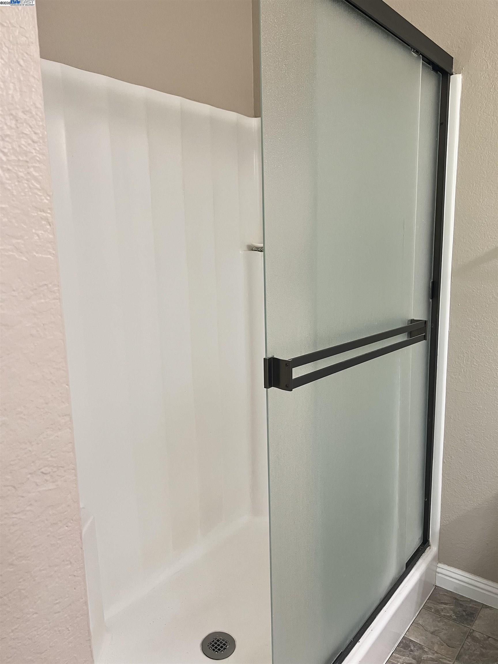 Detail Gallery Image 5 of 16 For 2418 Twinflower Court, Martinez,  CA 94553 - 3 Beds | 2/1 Baths