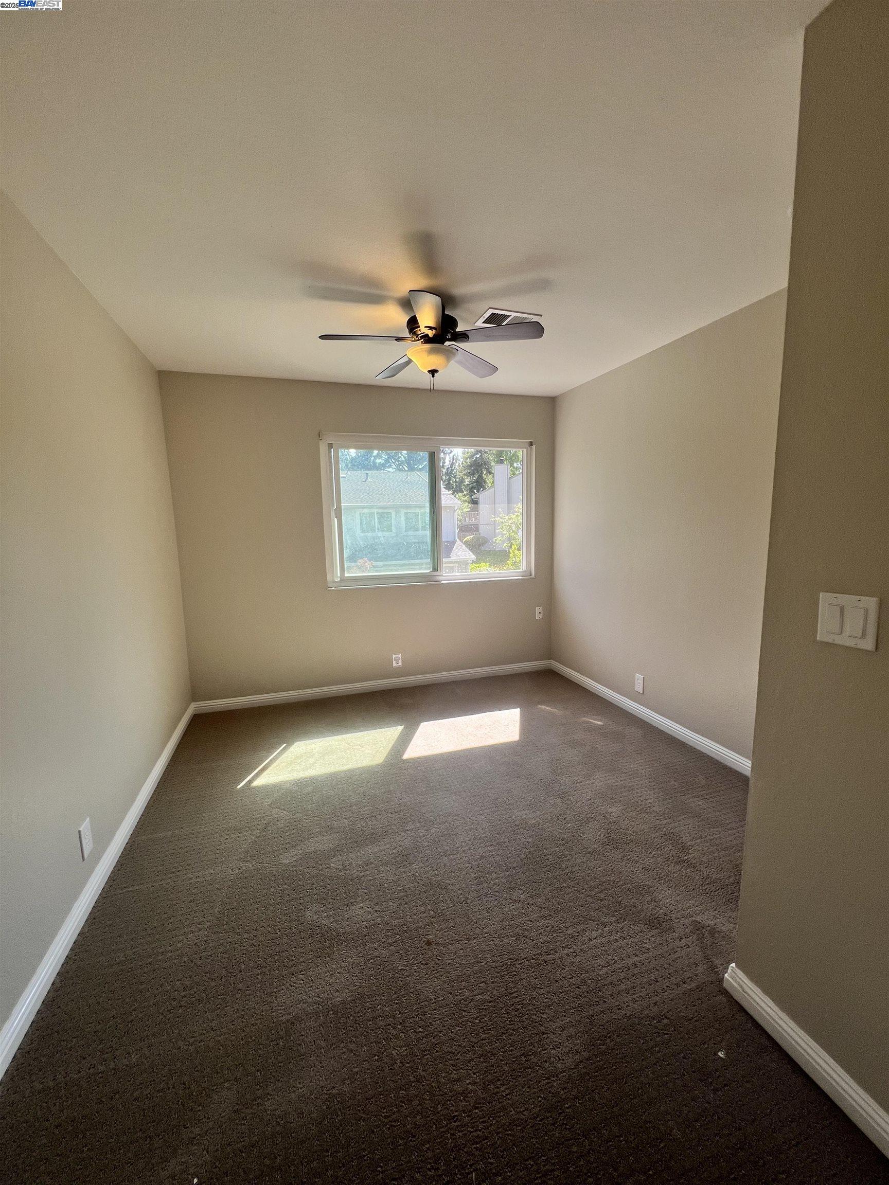Detail Gallery Image 6 of 16 For 2418 Twinflower Court, Martinez,  CA 94553 - 3 Beds | 2/1 Baths