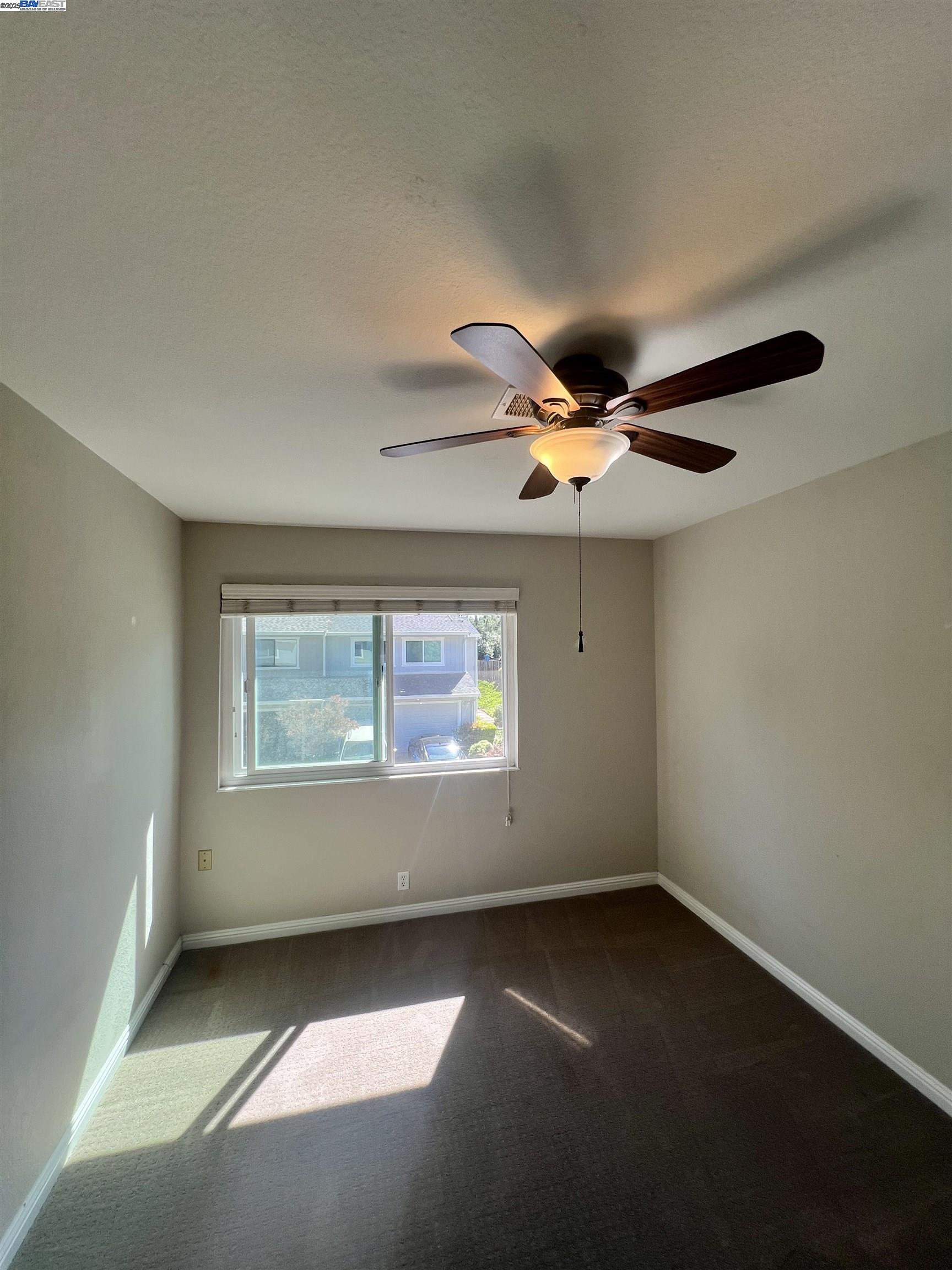 Detail Gallery Image 7 of 16 For 2418 Twinflower Court, Martinez,  CA 94553 - 3 Beds | 2/1 Baths