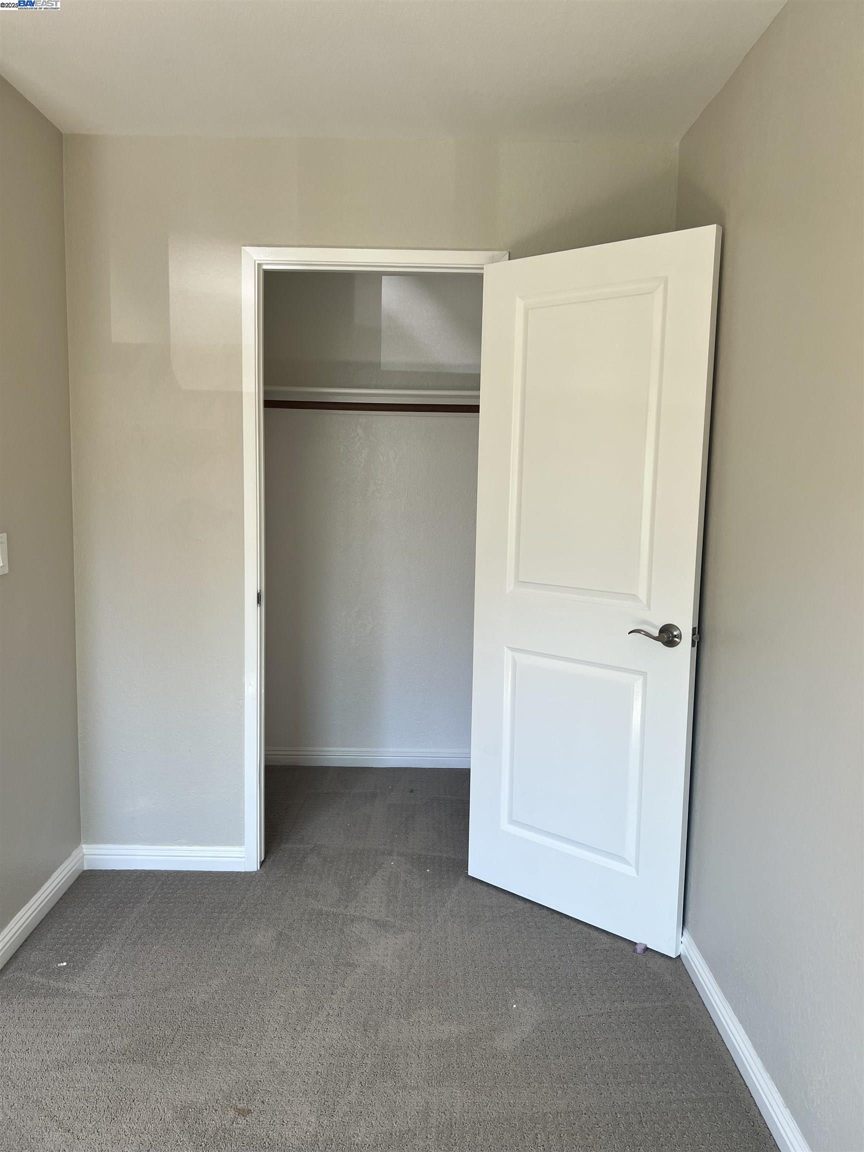 Detail Gallery Image 9 of 16 For 2418 Twinflower Court, Martinez,  CA 94553 - 3 Beds | 2/1 Baths