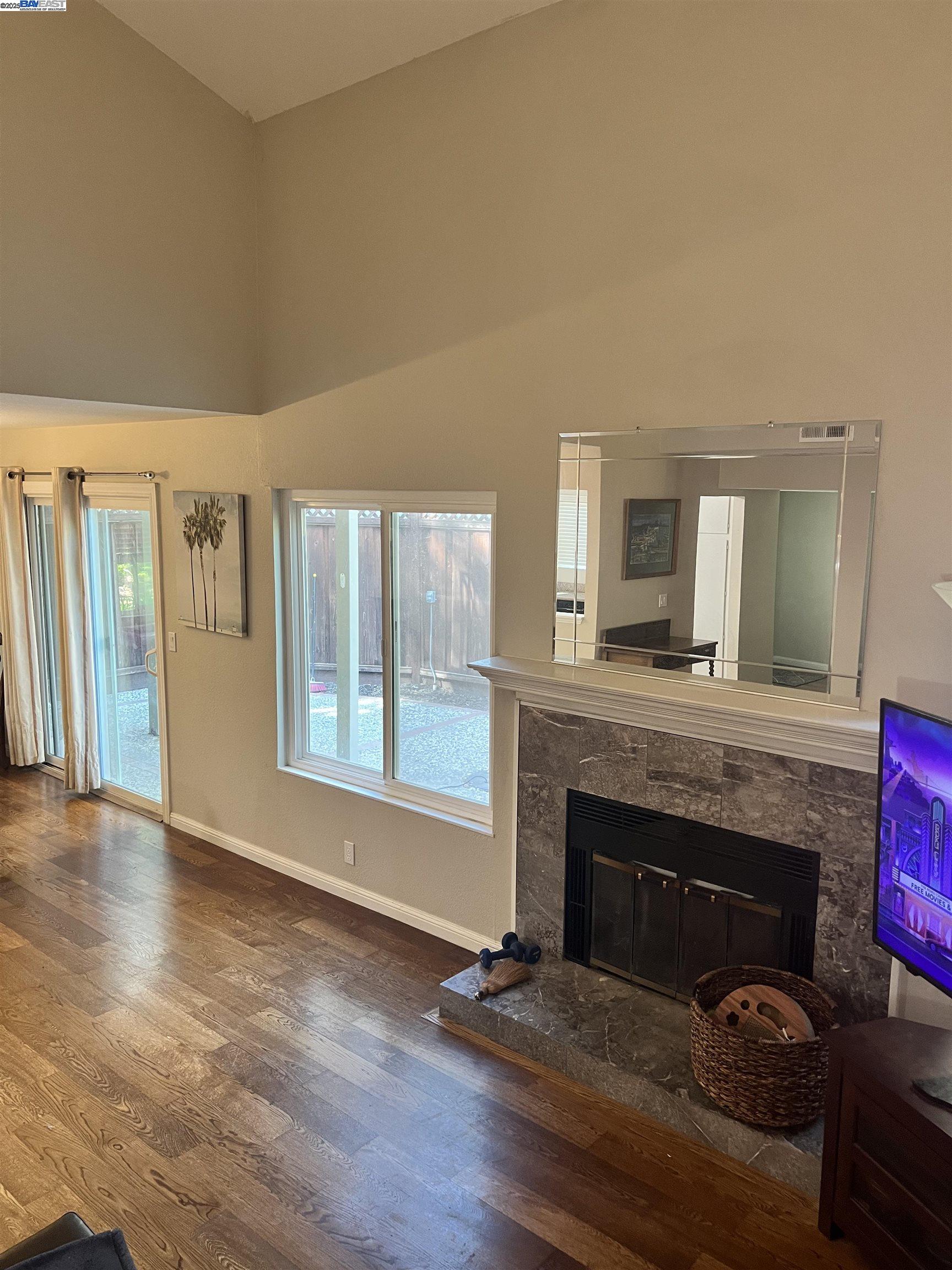 Detail Gallery Image 10 of 16 For 2418 Twinflower Court, Martinez,  CA 94553 - 3 Beds | 2/1 Baths