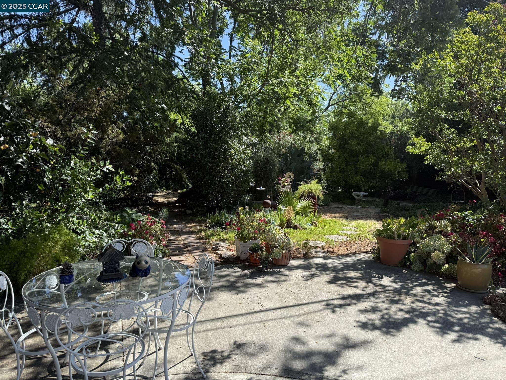 Detail Gallery Image 11 of 12 For 1596 American Beauty Dr, Concord,  CA 94521 - 3 Beds | 2 Baths