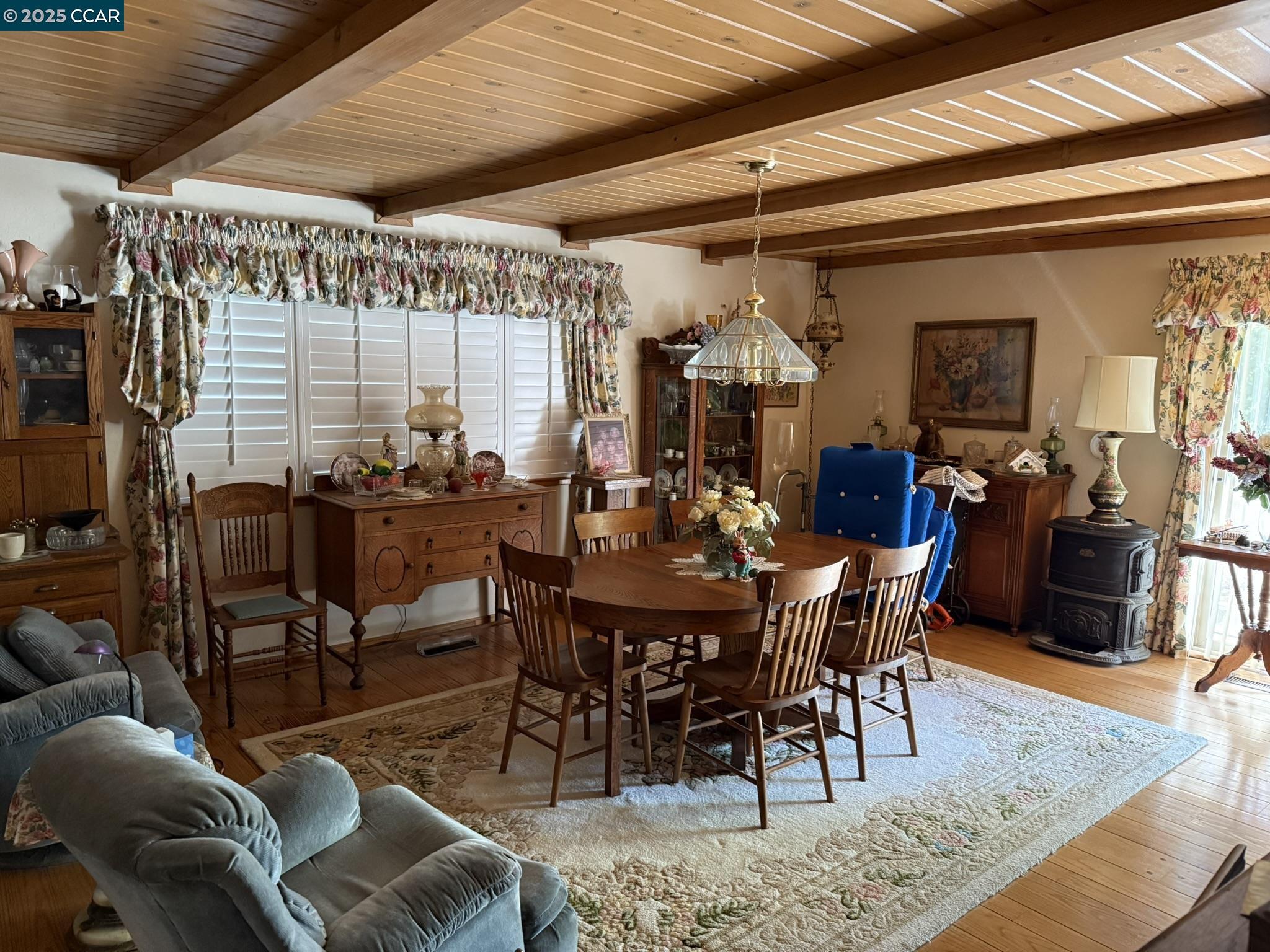 Detail Gallery Image 4 of 12 For 1596 American Beauty Dr, Concord,  CA 94521 - 3 Beds | 2 Baths