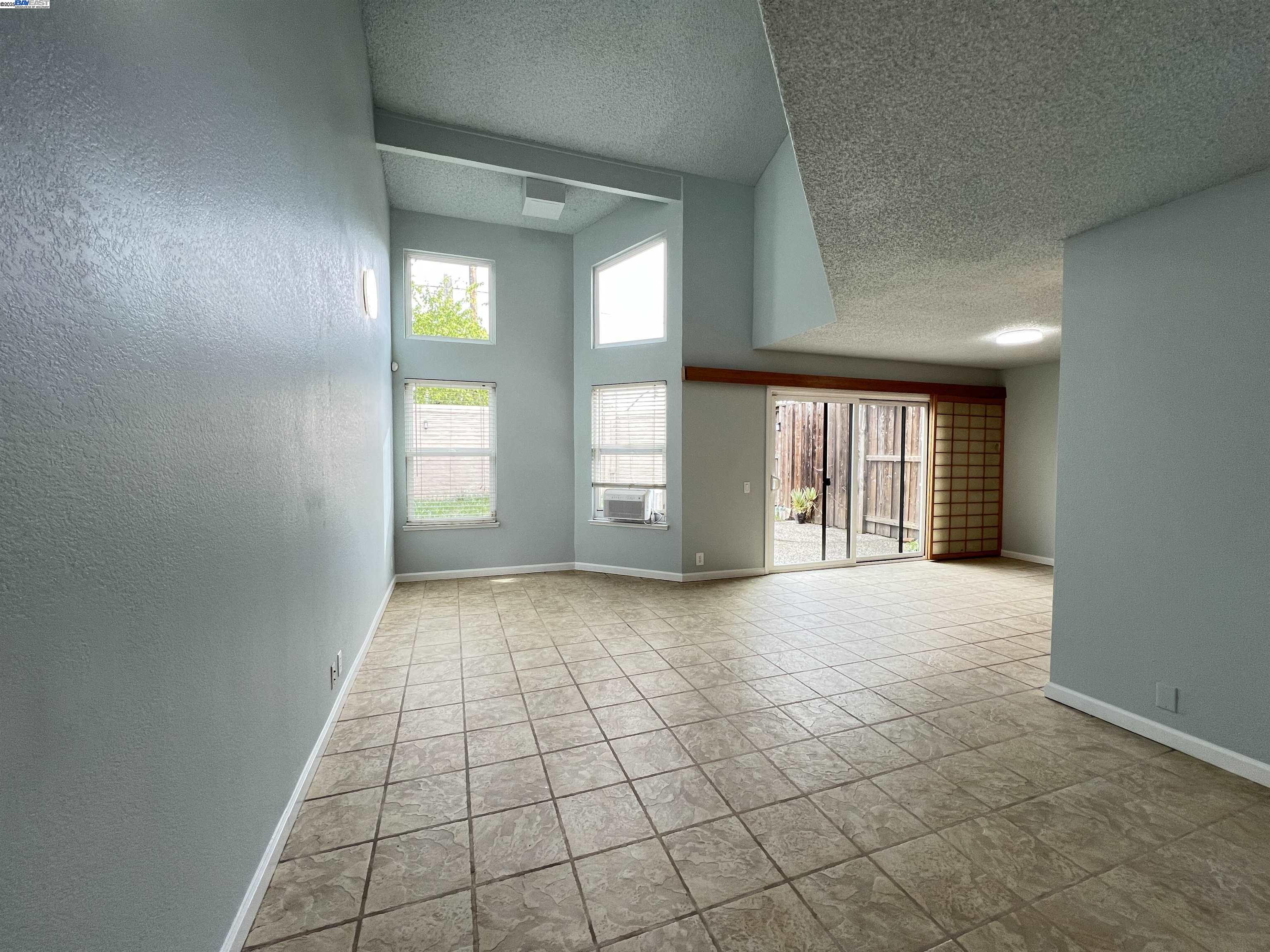 Detail Gallery Image 3 of 21 For 34930 Sea Cliff Ter, Fremont,  CA 94555 - 3 Beds | 2/1 Baths