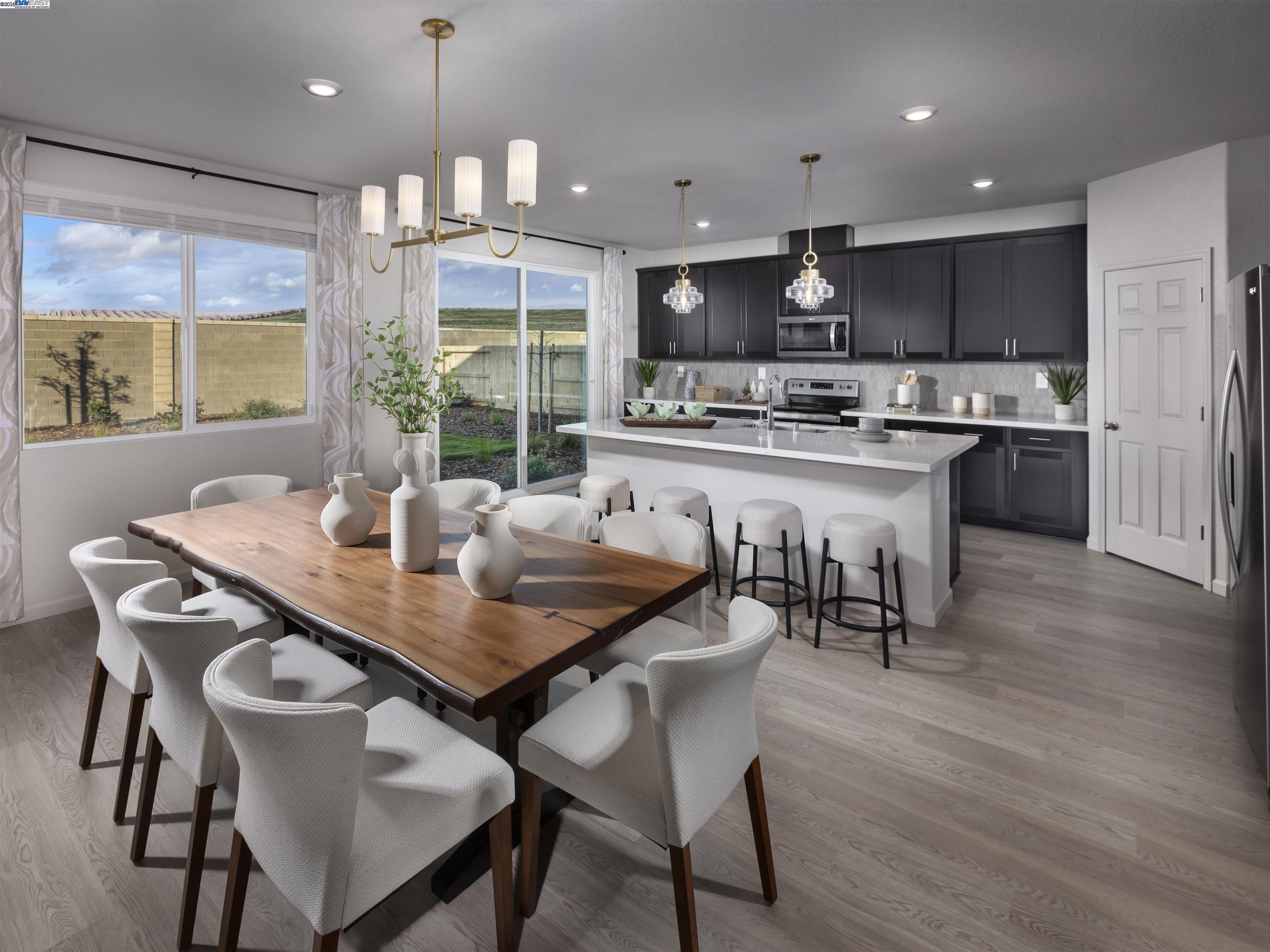 Detail Gallery Image 6 of 12 For 655 Channel Cir, Oakley,  CA 94561 - 5 Beds | 3/1 Baths