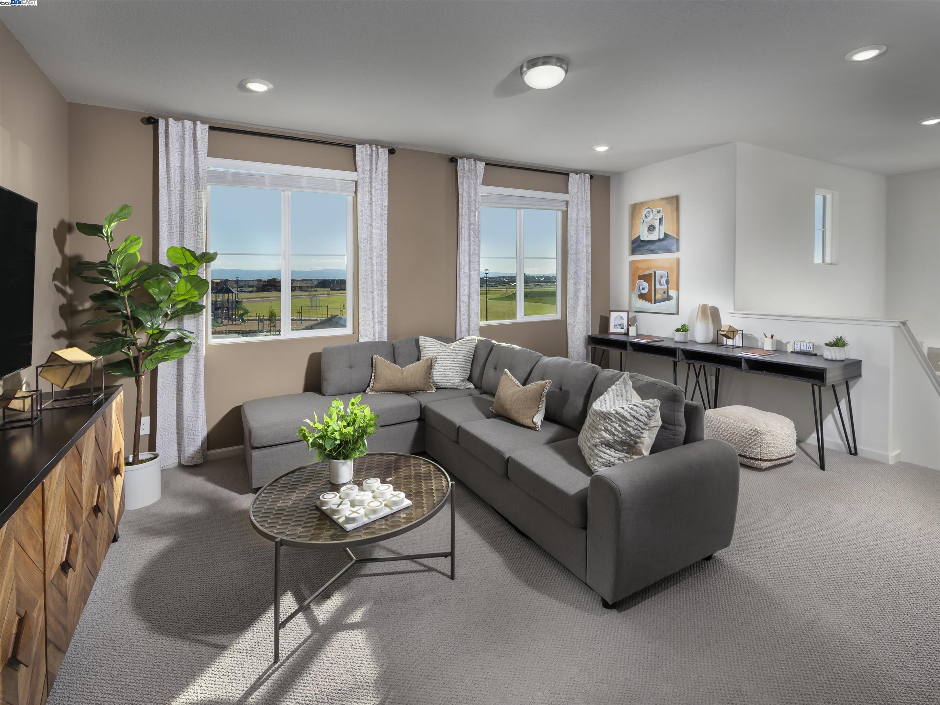 Detail Gallery Image 9 of 12 For 655 Channel Cir, Oakley,  CA 94561 - 5 Beds | 3/1 Baths