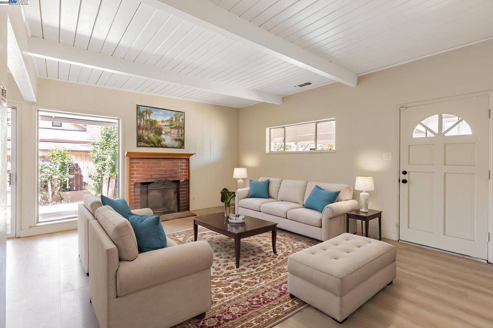 Detail Gallery Image 3 of 31 For 2221 Juanita Ln, Sacramento,  CA 95825 - 3 Beds | 2 Baths