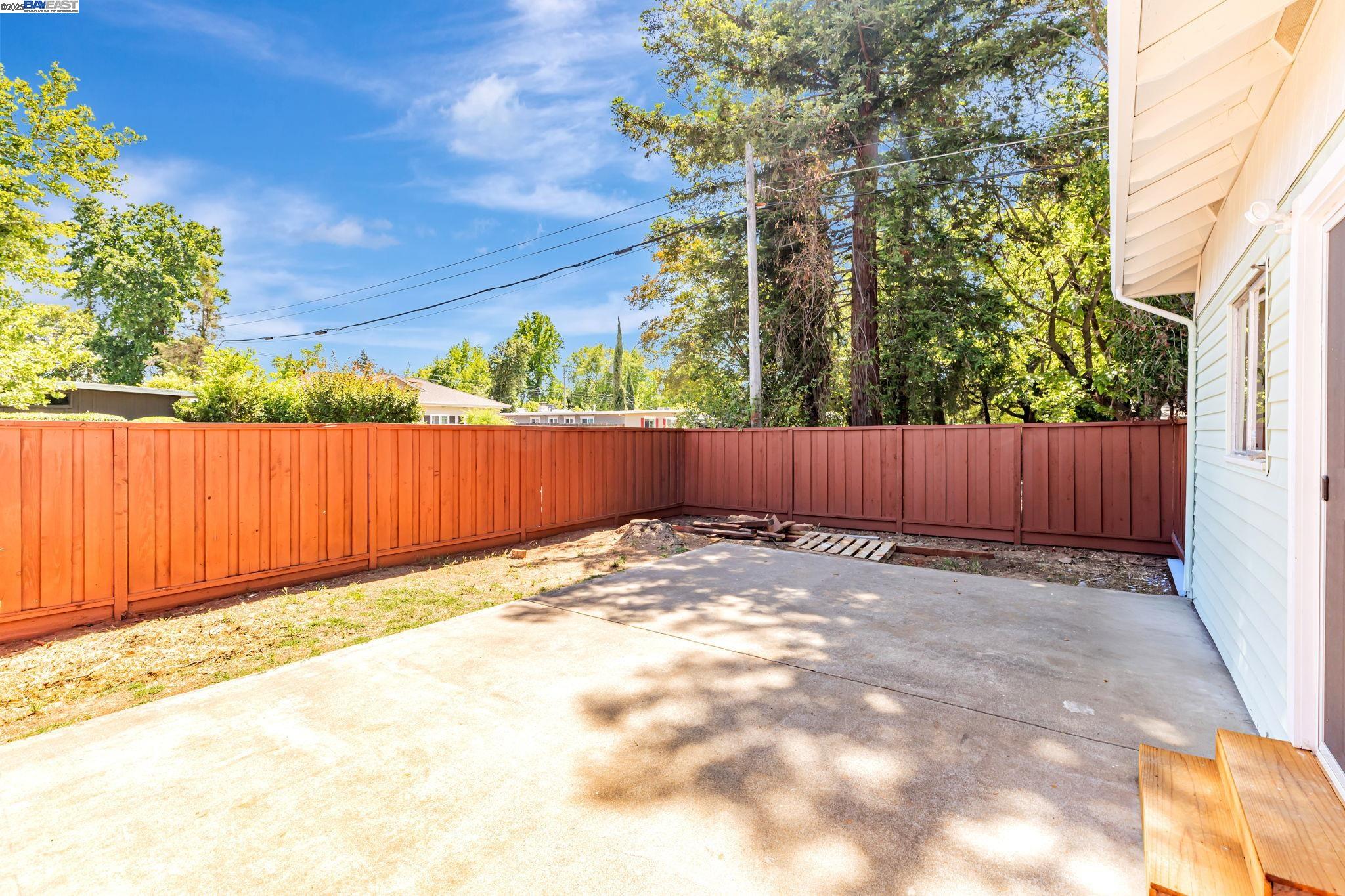 Detail Gallery Image 27 of 31 For 2221 Juanita Ln, Sacramento,  CA 95825 - 3 Beds | 2 Baths
