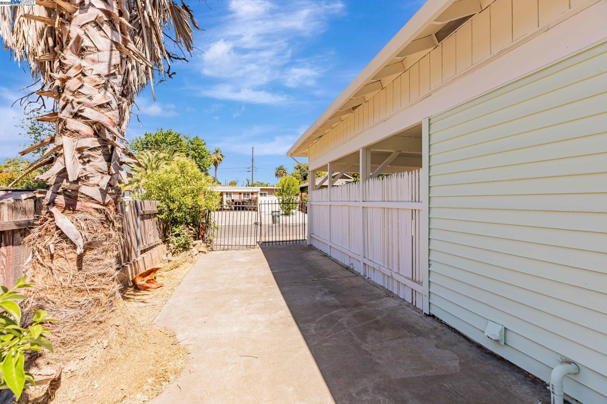 Detail Gallery Image 29 of 31 For 2221 Juanita Ln, Sacramento,  CA 95825 - 3 Beds | 2 Baths