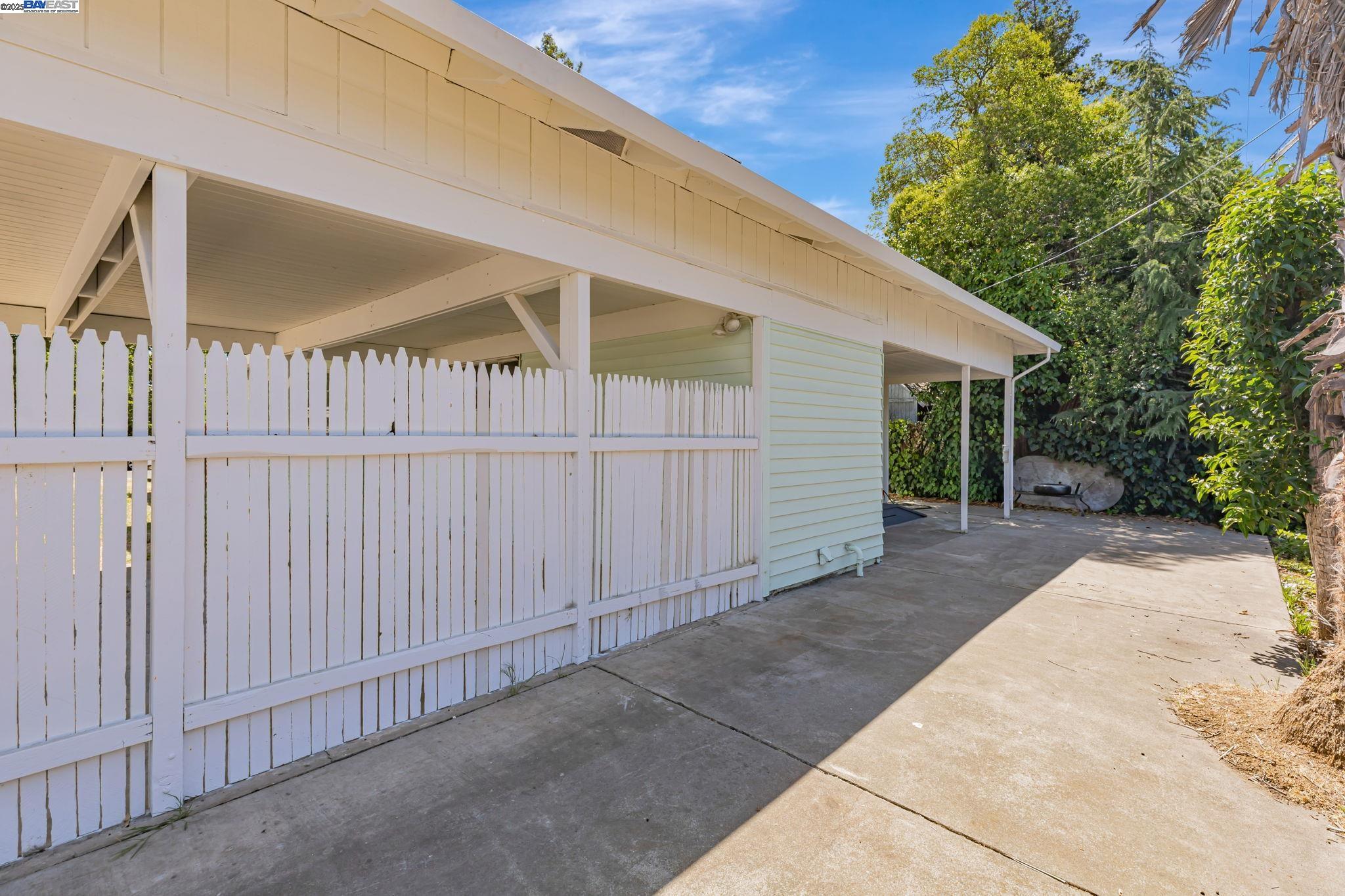Detail Gallery Image 30 of 31 For 2221 Juanita Ln, Sacramento,  CA 95825 - 3 Beds | 2 Baths