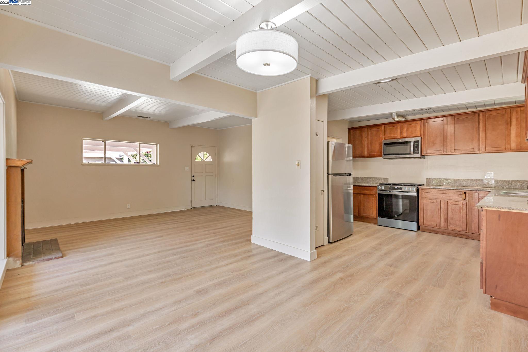 Detail Gallery Image 7 of 31 For 2221 Juanita Ln, Sacramento,  CA 95825 - 3 Beds | 2 Baths