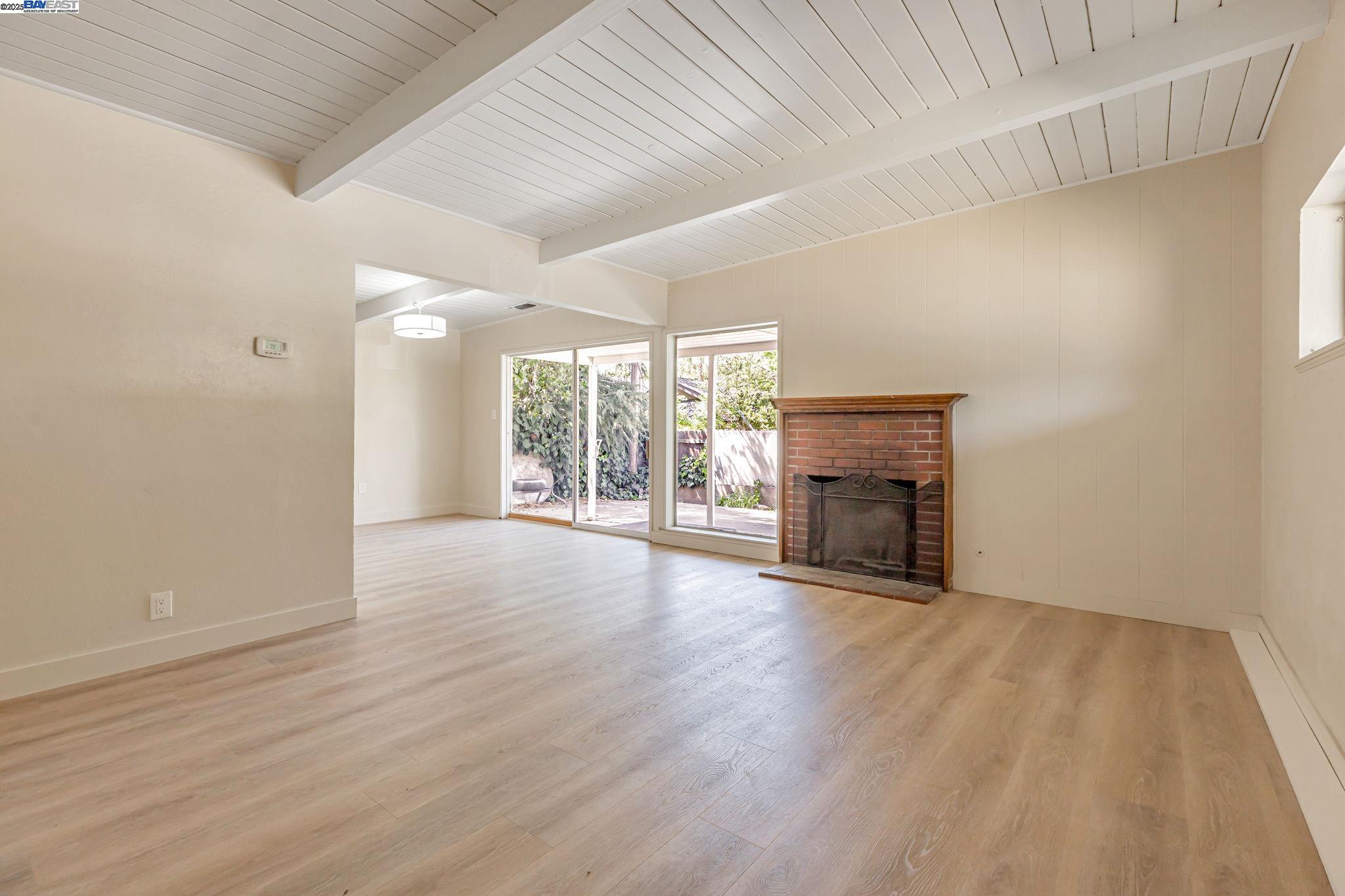 Detail Gallery Image 8 of 31 For 2221 Juanita Ln, Sacramento,  CA 95825 - 3 Beds | 2 Baths