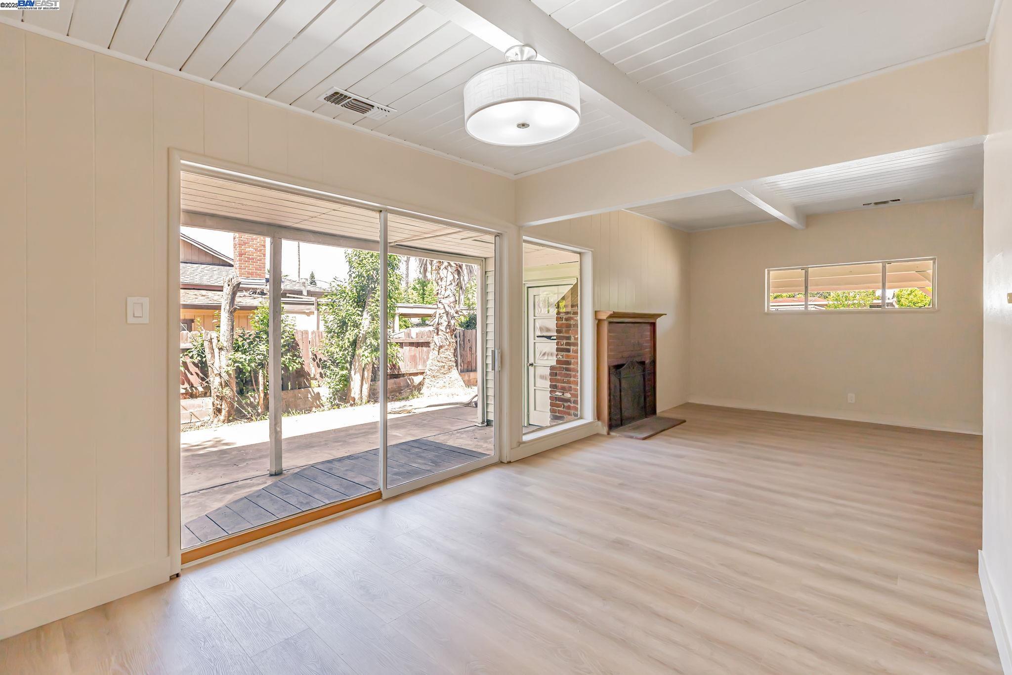 Detail Gallery Image 9 of 31 For 2221 Juanita Ln, Sacramento,  CA 95825 - 3 Beds | 2 Baths
