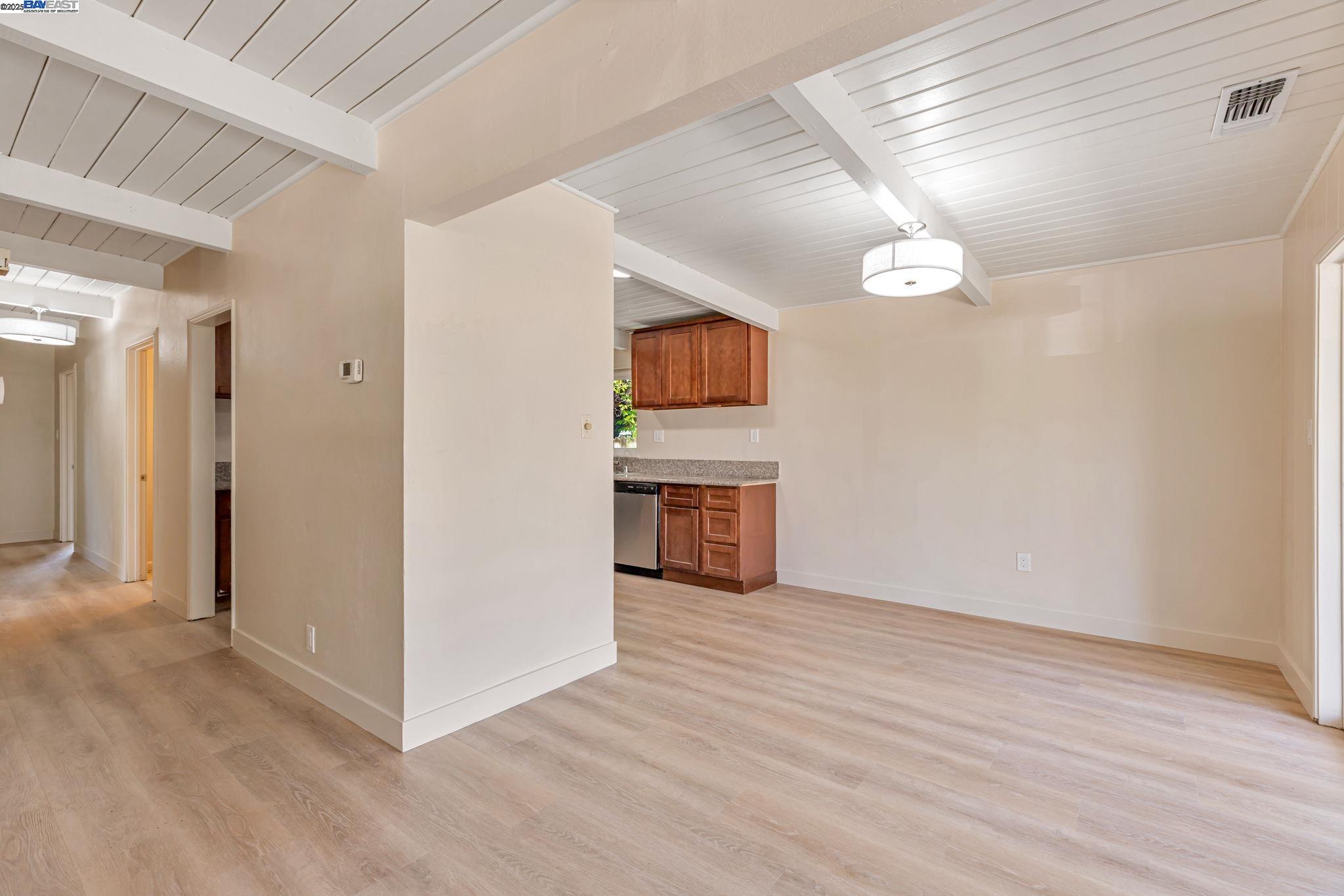 Detail Gallery Image 10 of 31 For 2221 Juanita Ln, Sacramento,  CA 95825 - 3 Beds | 2 Baths