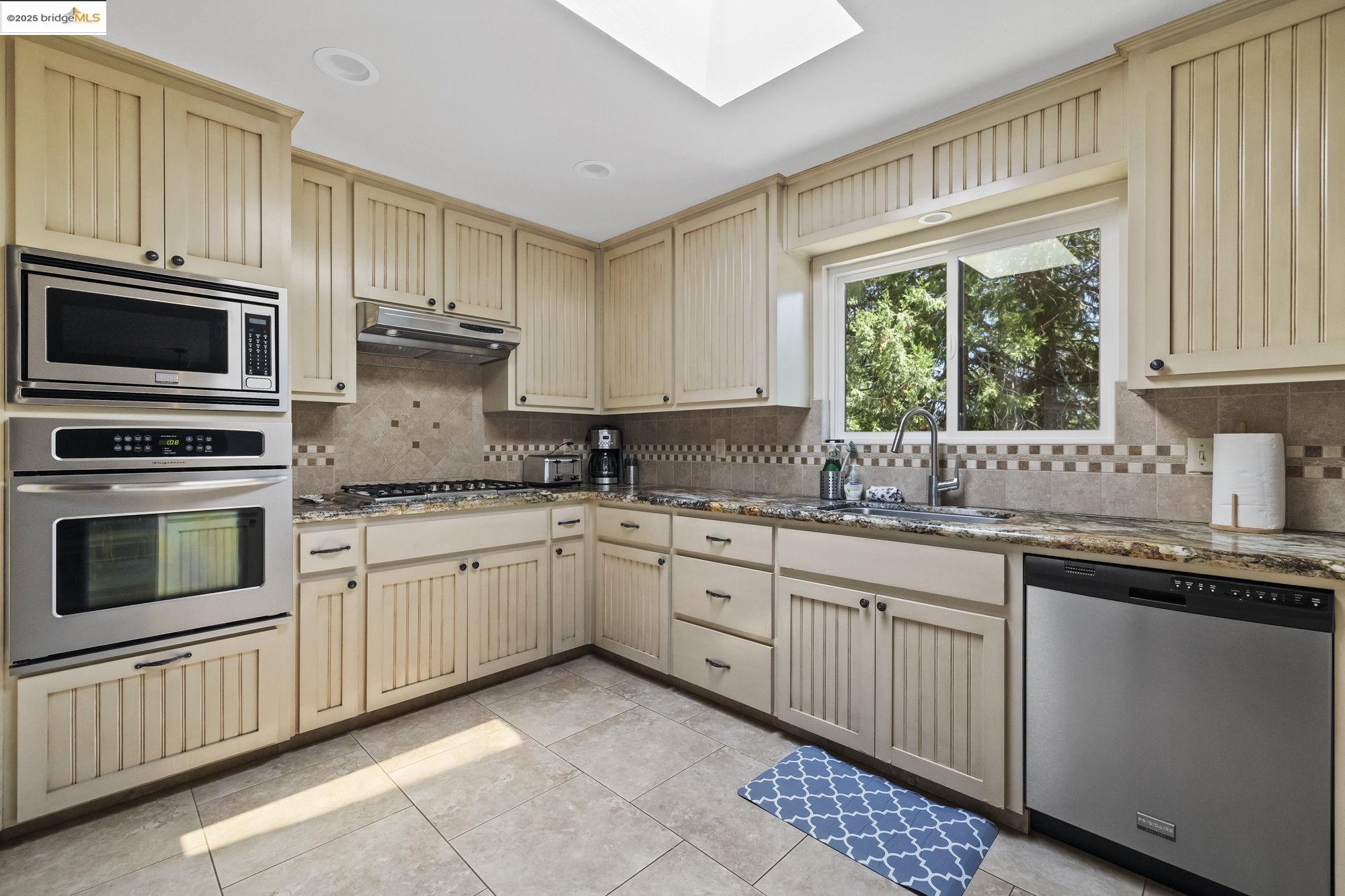 Detail Gallery Image 3 of 54 For 24725 Prospector Dr., Mi Wuk Village,  CA 95346 - 4 Beds | 3 Baths