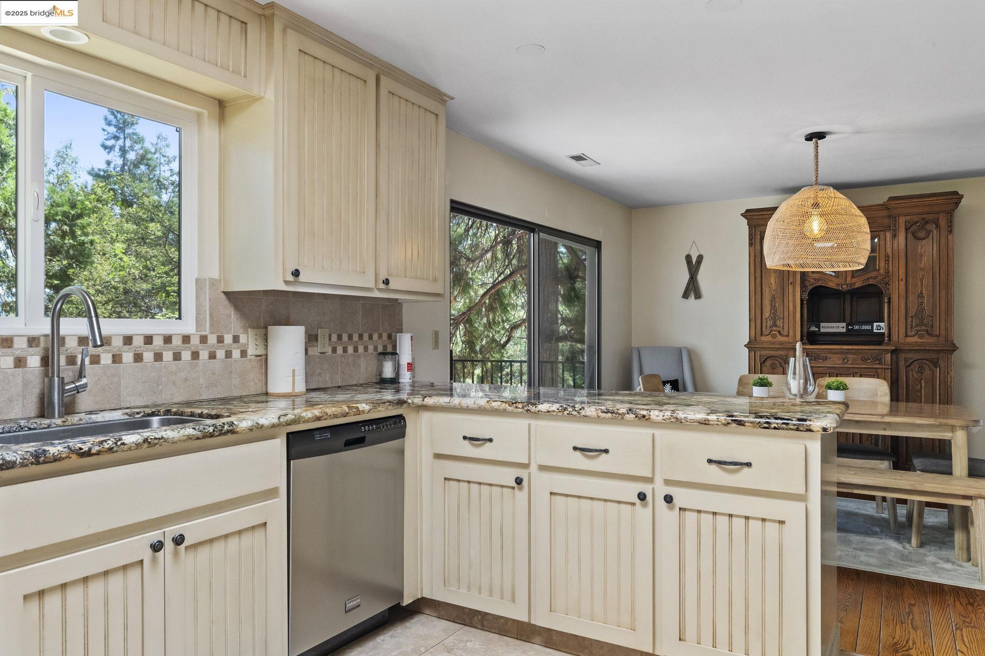 Detail Gallery Image 5 of 54 For 24725 Prospector Dr., Mi Wuk Village,  CA 95346 - 4 Beds | 3 Baths