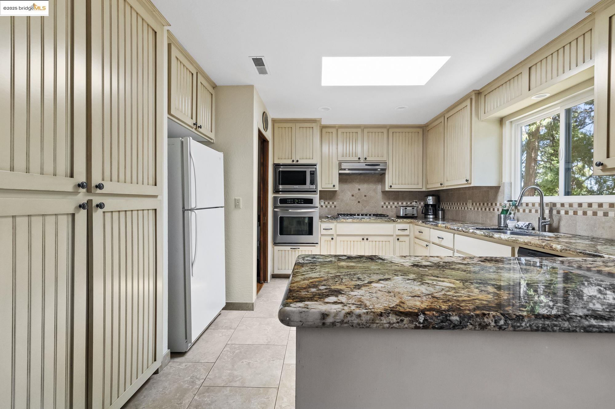 Detail Gallery Image 7 of 54 For 24725 Prospector Dr., Mi Wuk Village,  CA 95346 - 4 Beds | 3 Baths