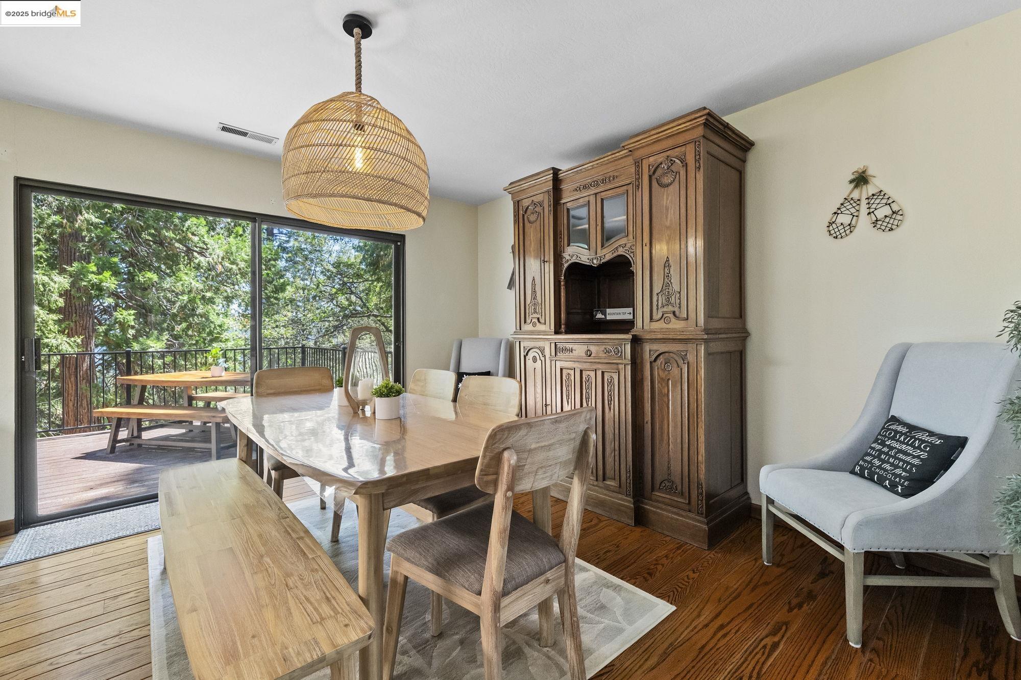 Detail Gallery Image 8 of 54 For 24725 Prospector Dr., Mi Wuk Village,  CA 95346 - 4 Beds | 3 Baths