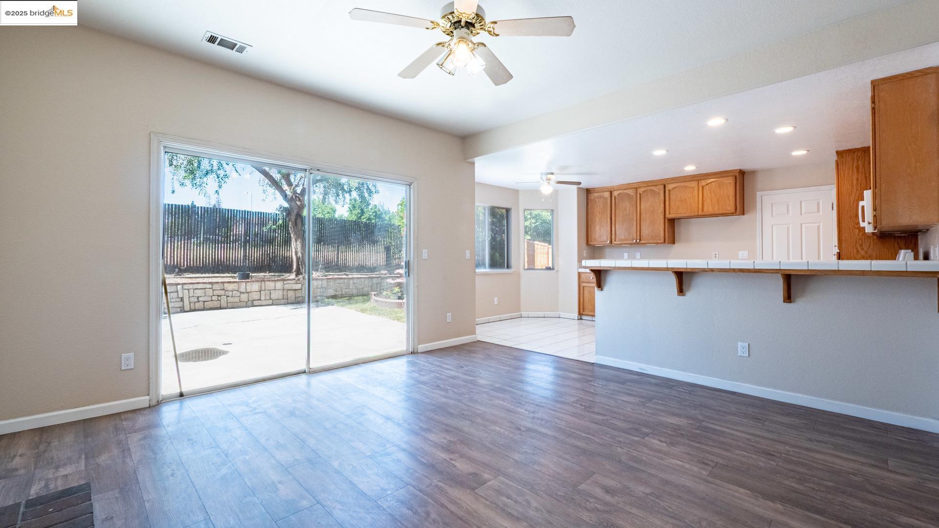 Detail Gallery Image 16 of 37 For 632 Burwood Way, Antioch,  CA 94509 - 4 Beds | 3 Baths