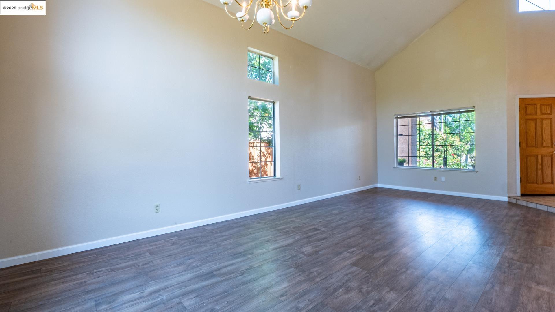 Detail Gallery Image 7 of 37 For 632 Burwood Way, Antioch,  CA 94509 - 4 Beds | 3 Baths