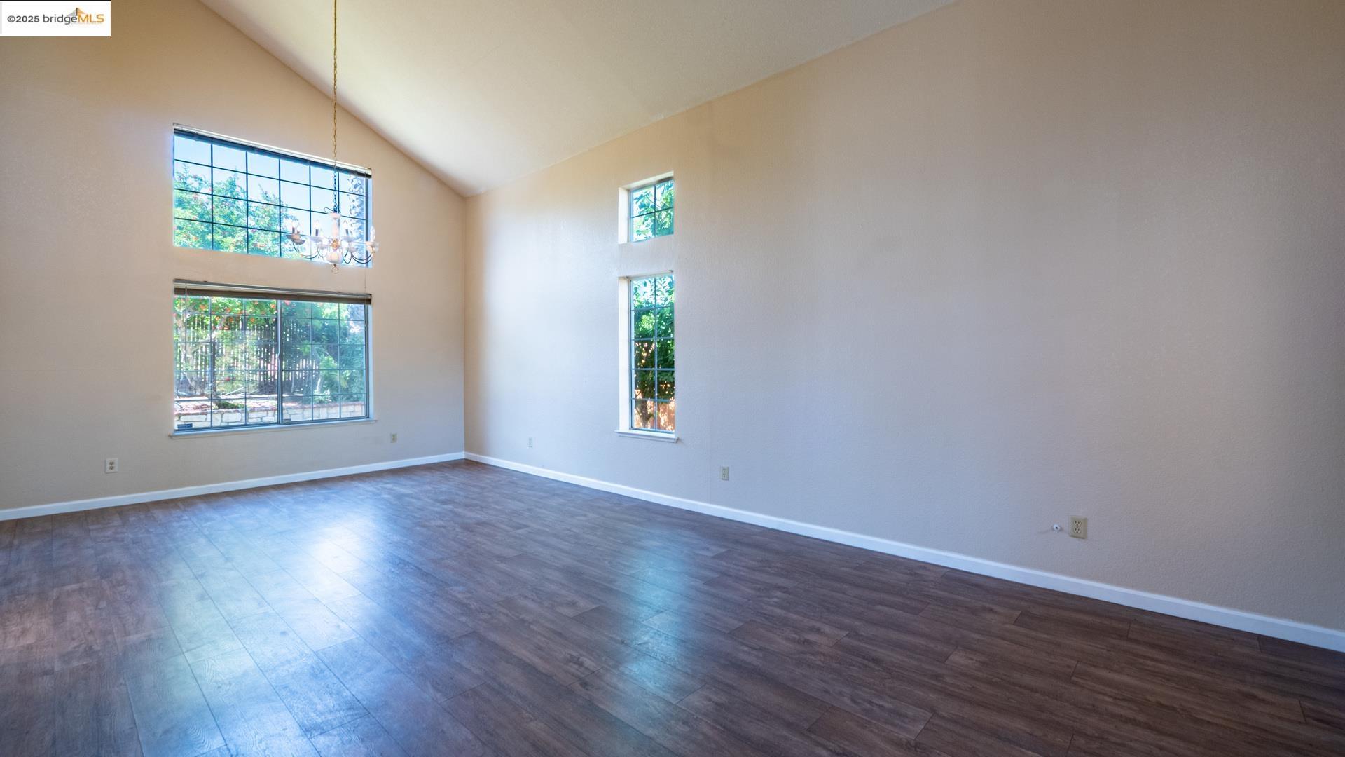 Detail Gallery Image 8 of 37 For 632 Burwood Way, Antioch,  CA 94509 - 4 Beds | 3 Baths