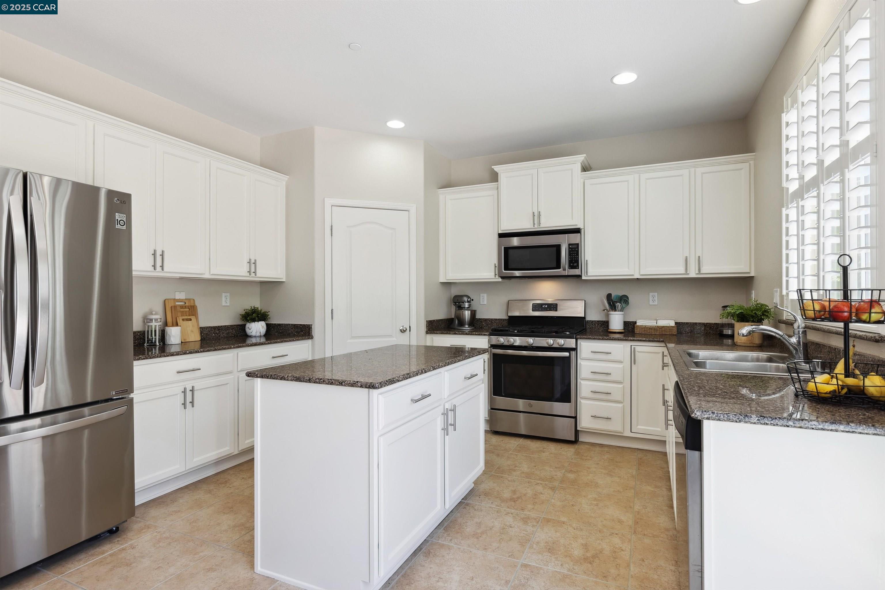 Detail Gallery Image 14 of 50 For 41 Mandrake Ct, Oakley,  CA 94561 - 5 Beds | 3 Baths