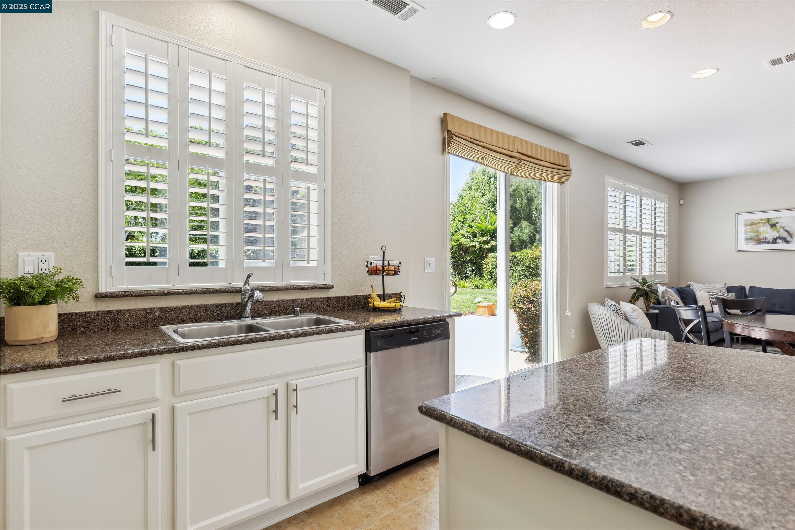 Detail Gallery Image 16 of 50 For 41 Mandrake Ct, Oakley,  CA 94561 - 5 Beds | 3 Baths
