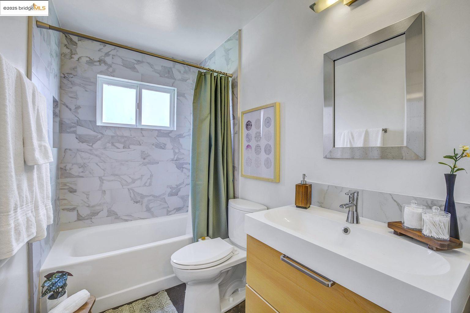 Detail Gallery Image 19 of 26 For 2327 10th St #4,  Berkeley,  CA 94710 - 2 Beds | 1 Baths