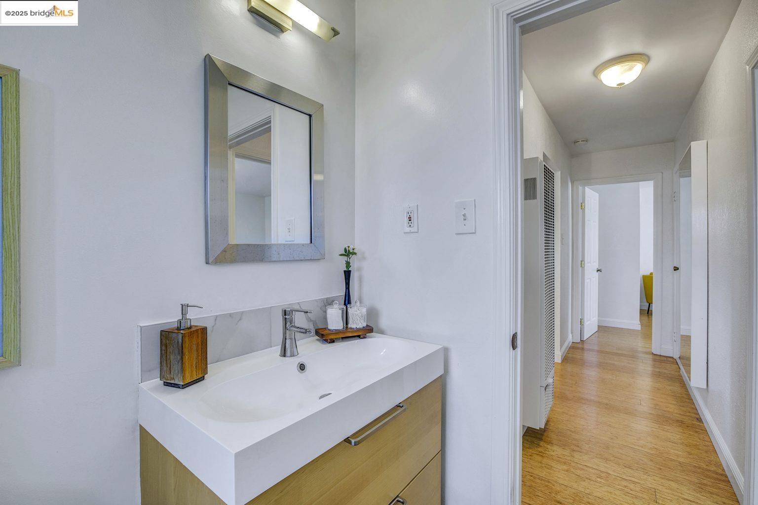 Detail Gallery Image 20 of 26 For 2327 10th St #4,  Berkeley,  CA 94710 - 2 Beds | 1 Baths
