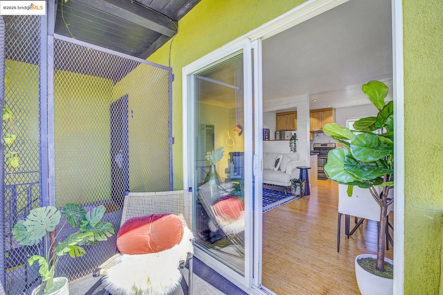 Detail Gallery Image 21 of 26 For 2327 10th St #4,  Berkeley,  CA 94710 - 2 Beds | 1 Baths