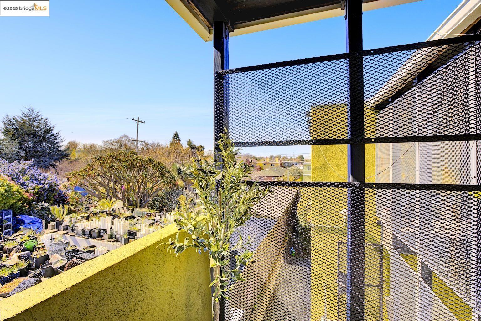 Detail Gallery Image 23 of 26 For 2327 10th St #4,  Berkeley,  CA 94710 - 2 Beds | 1 Baths