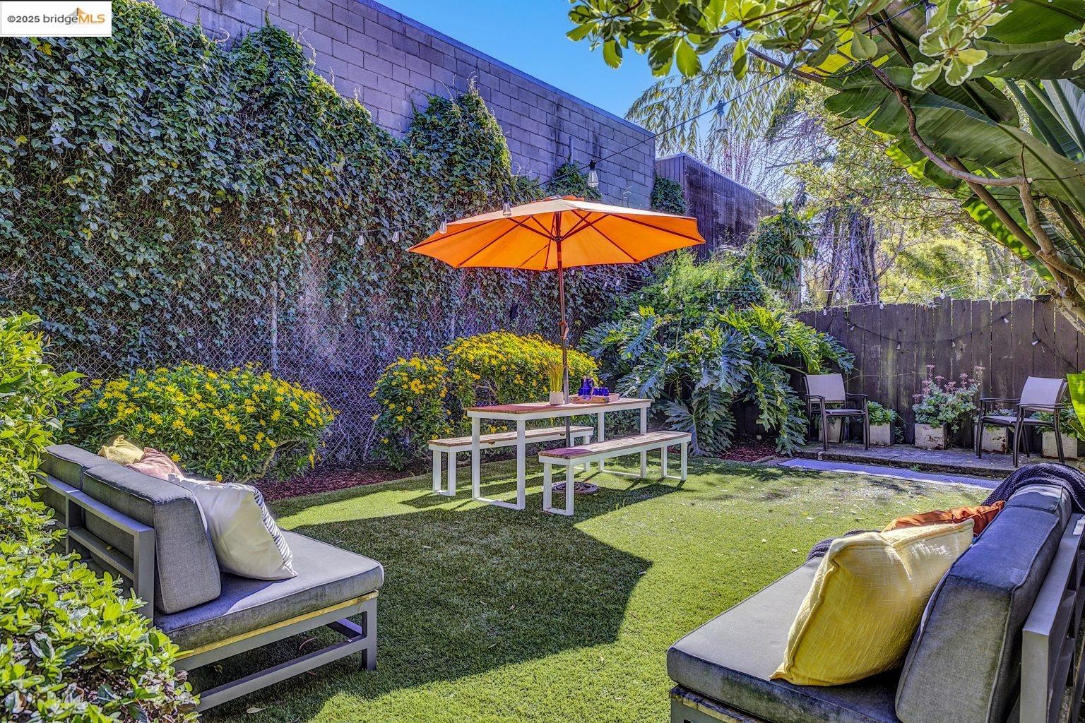 Detail Gallery Image 25 of 26 For 2327 10th St #4,  Berkeley,  CA 94710 - 2 Beds | 1 Baths