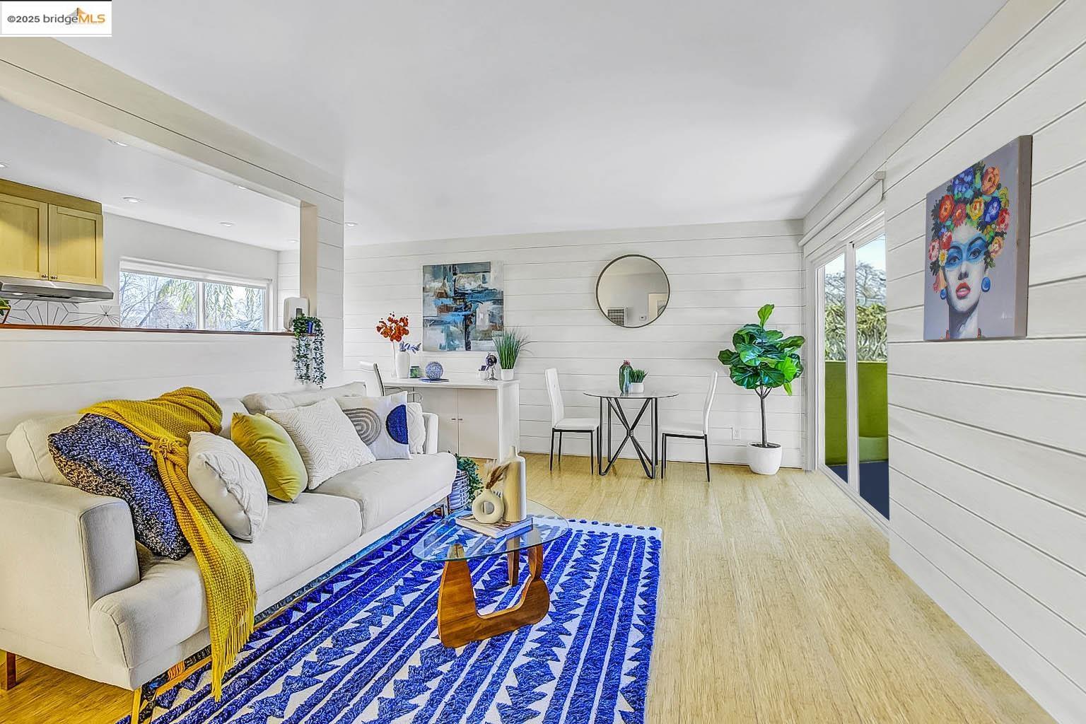Detail Gallery Image 4 of 26 For 2327 10th St #4,  Berkeley,  CA 94710 - 2 Beds | 1 Baths