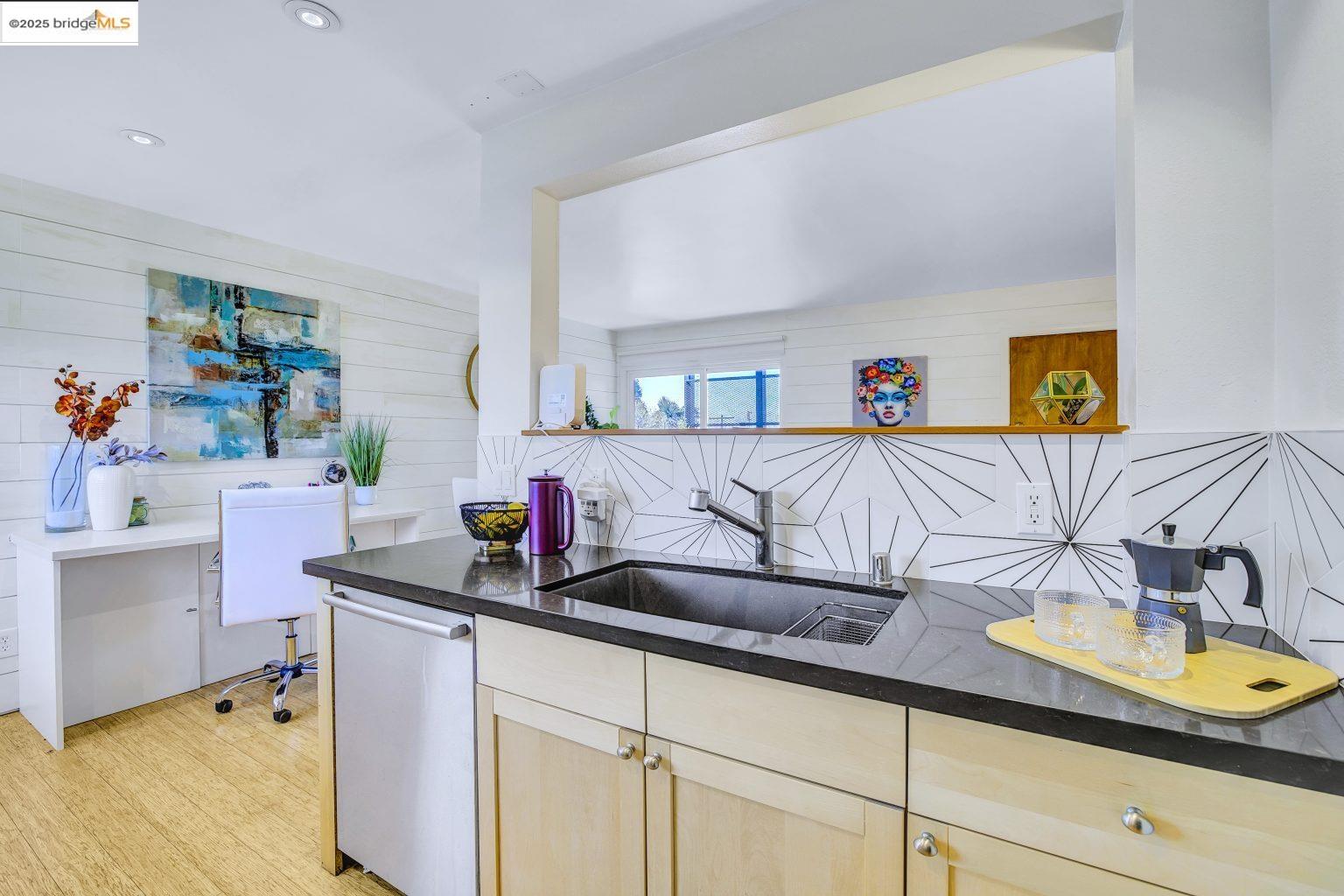 Detail Gallery Image 10 of 26 For 2327 10th St #4,  Berkeley,  CA 94710 - 2 Beds | 1 Baths